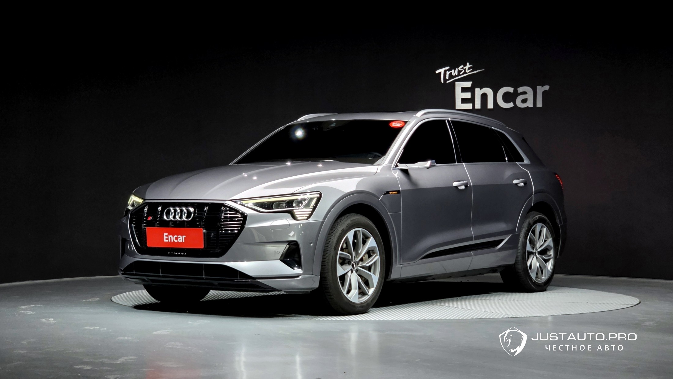 Автомобиль Audi e-tron