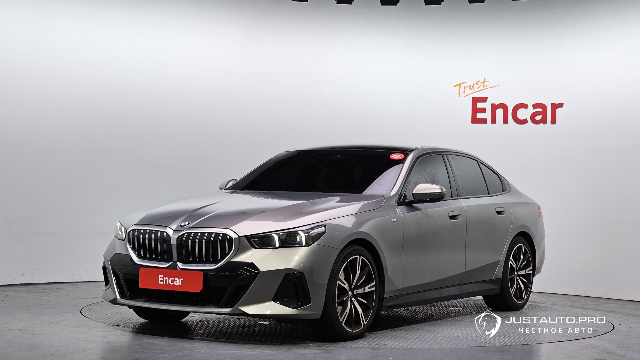 Автомобиль BMW 5-Series