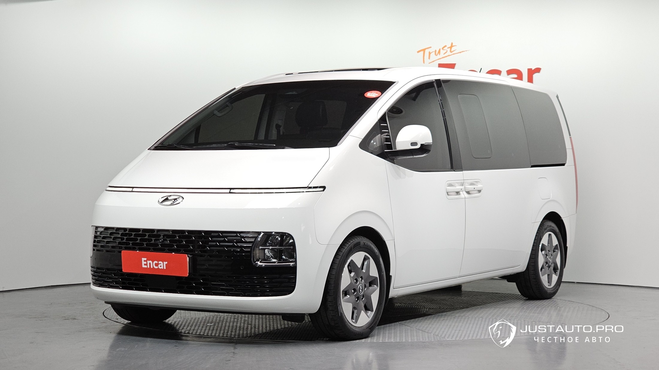 Автомобиль Hyundai Staria