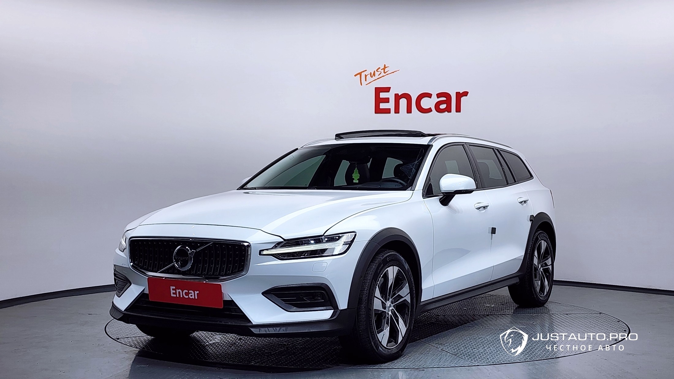 Автомобиль Volvo V60