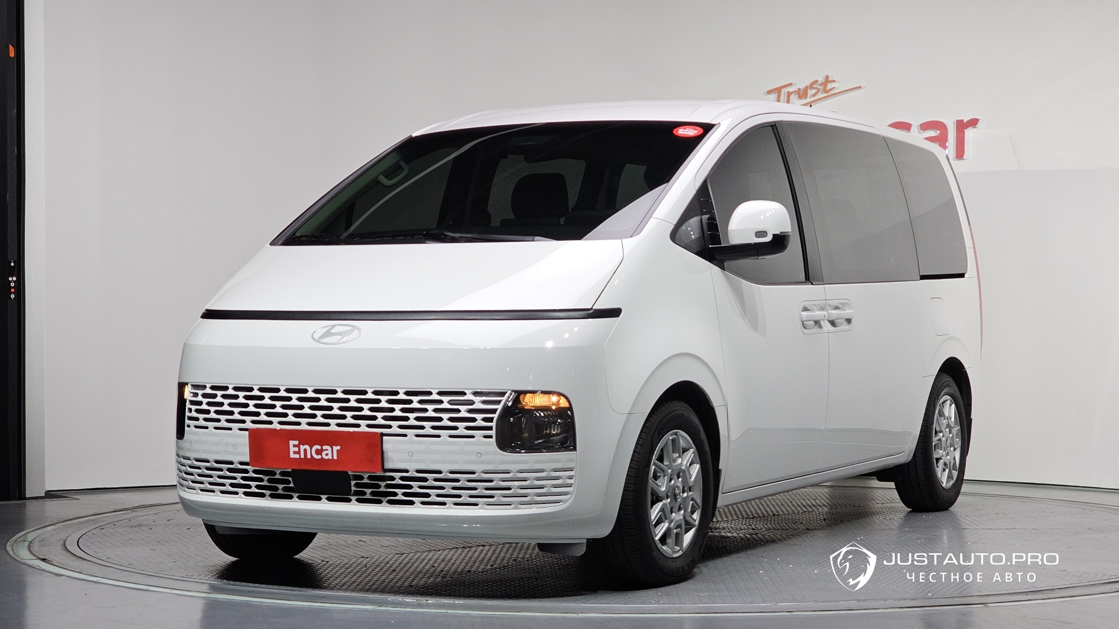 Автомобиль Hyundai Staria