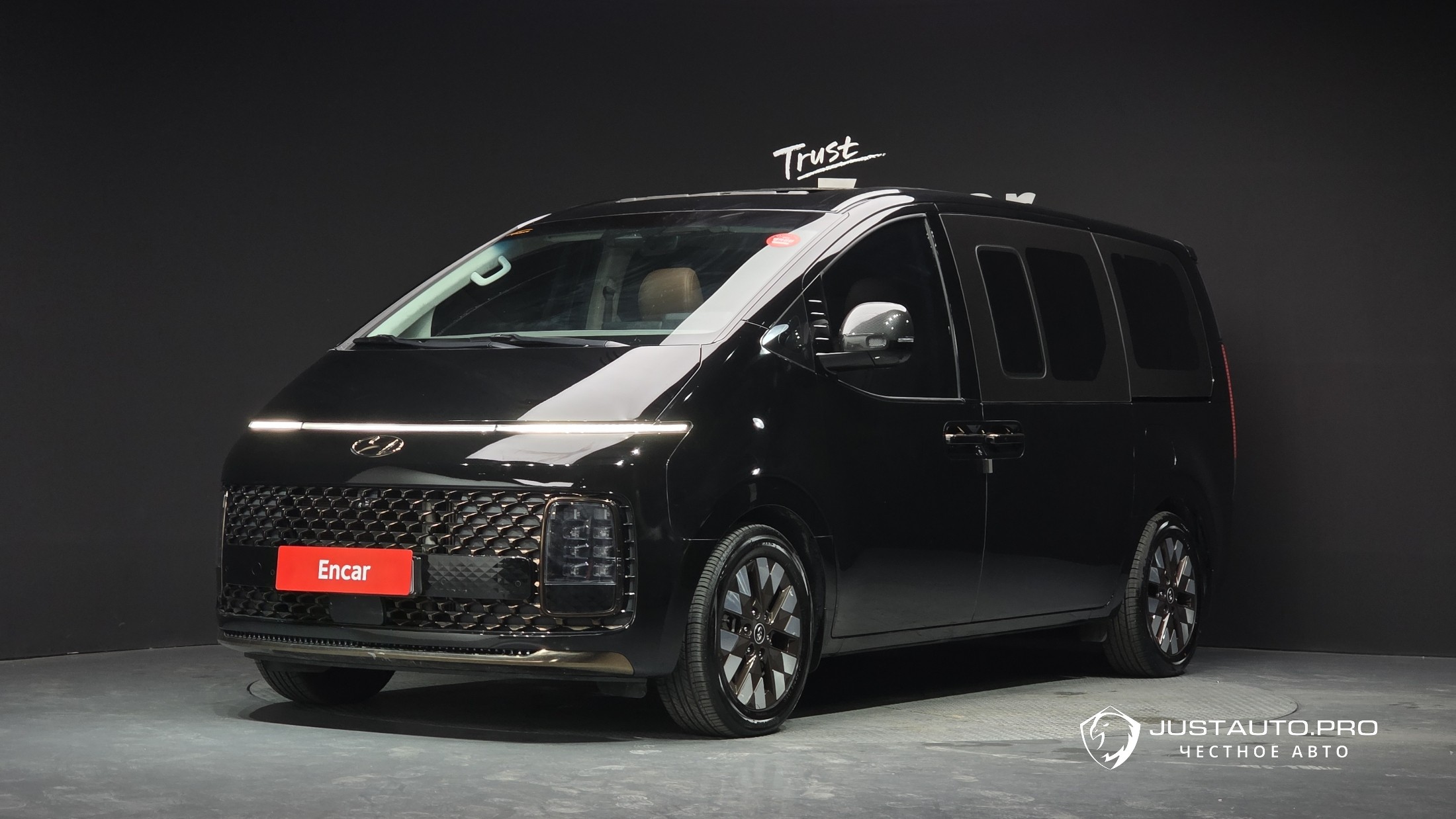 Автомобиль Hyundai Staria