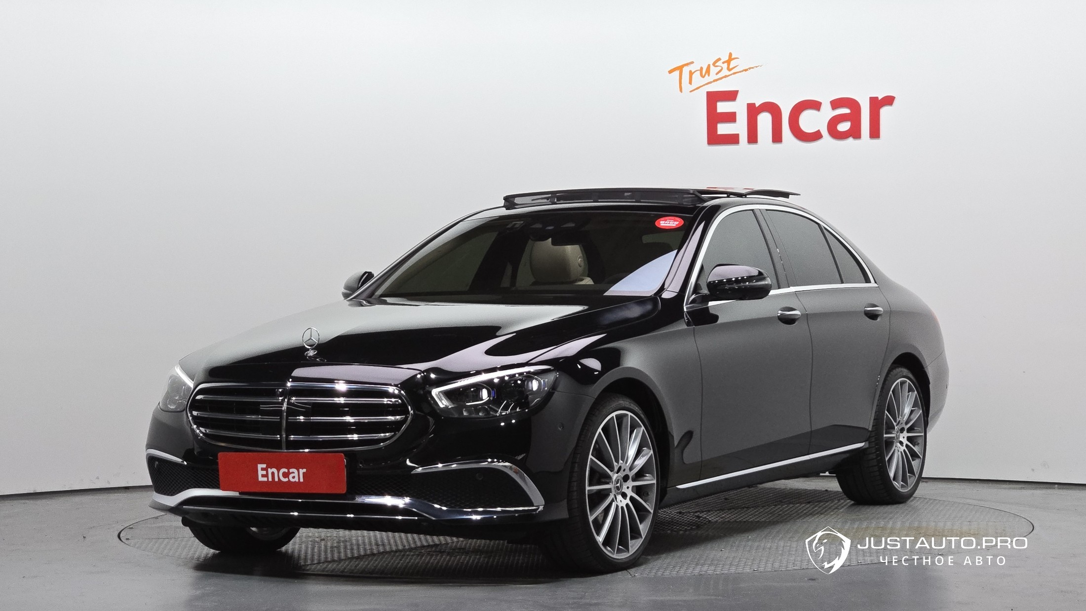 Автомобиль Mercedes-Benz E-Class