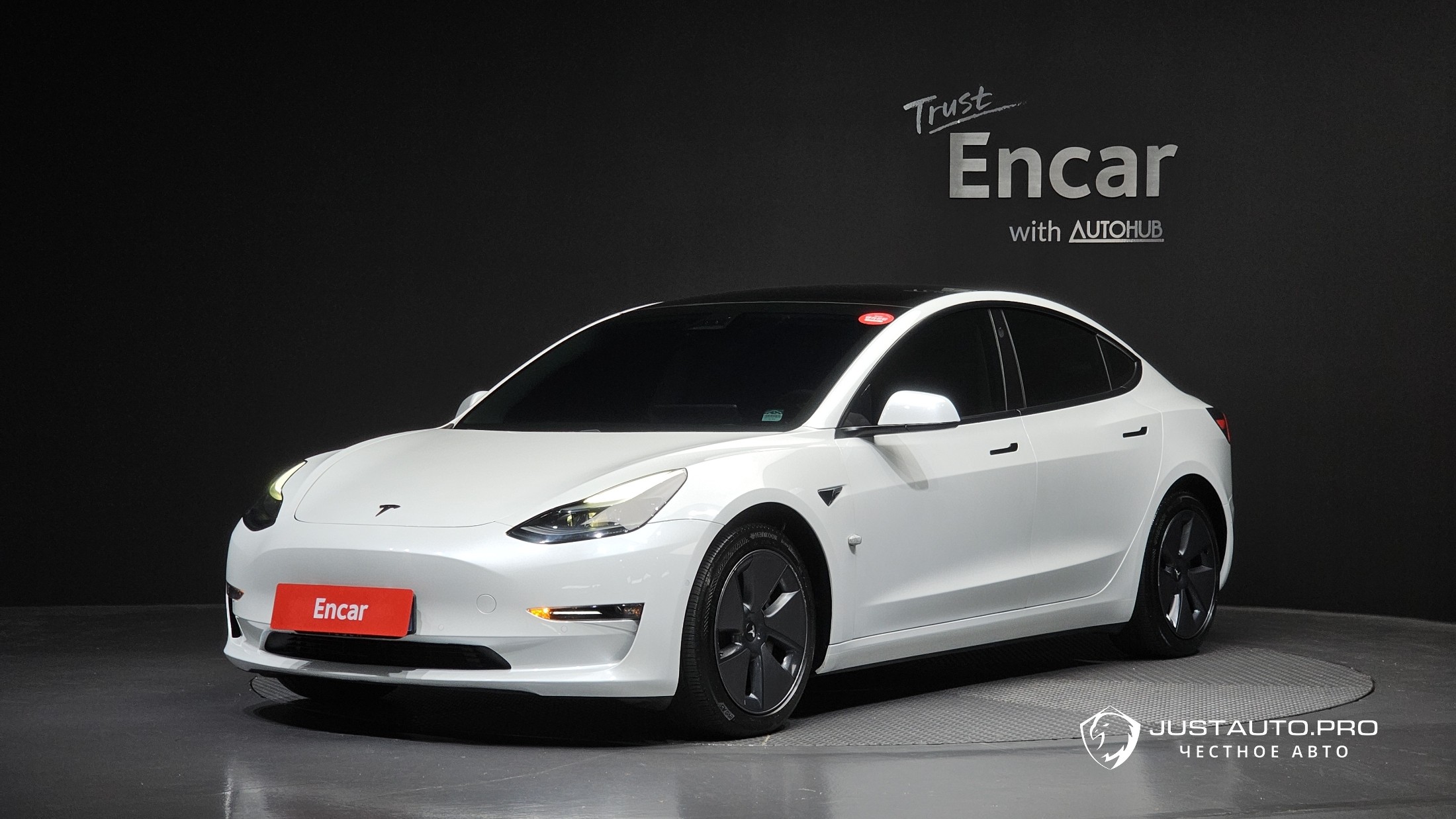 Автомобиль Tesla Model 3