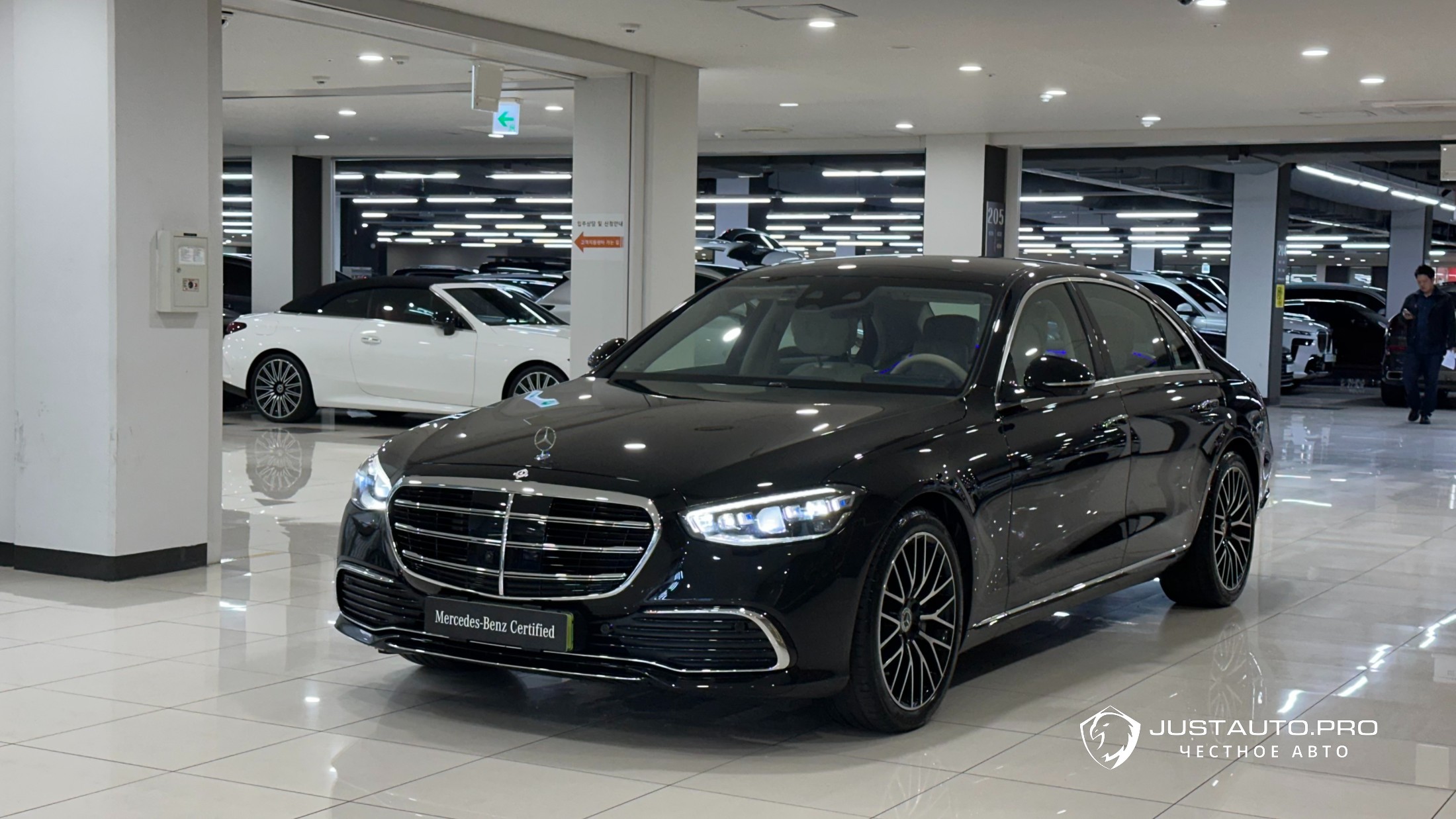 Автомобиль Mercedes-Benz S-Class