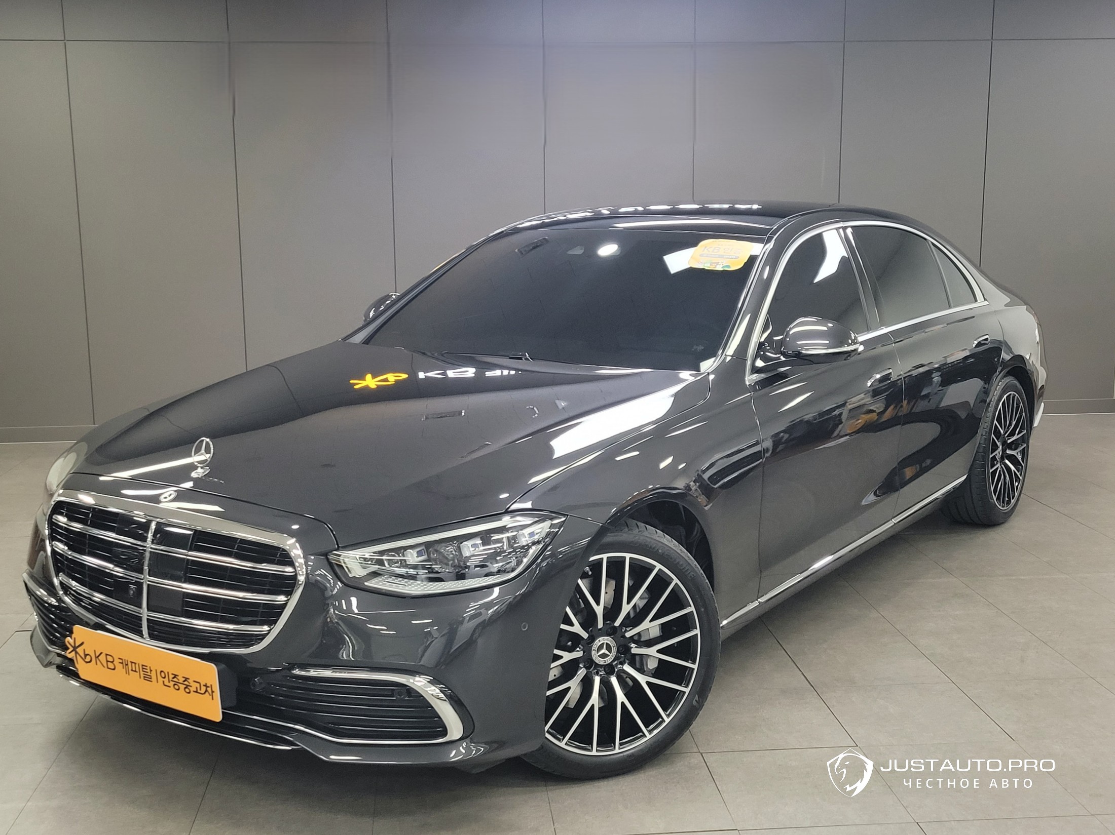 Автомобиль Mercedes-Benz S-Class