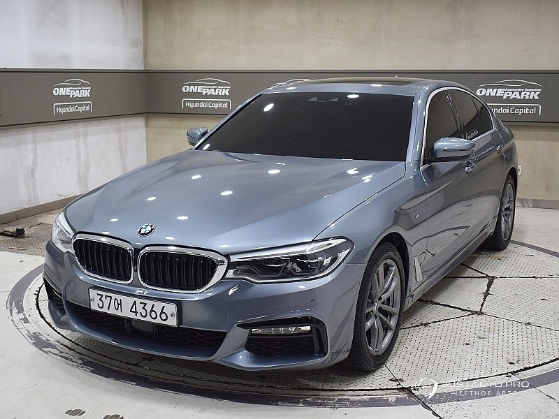 Автомобиль BMW 5-Series
