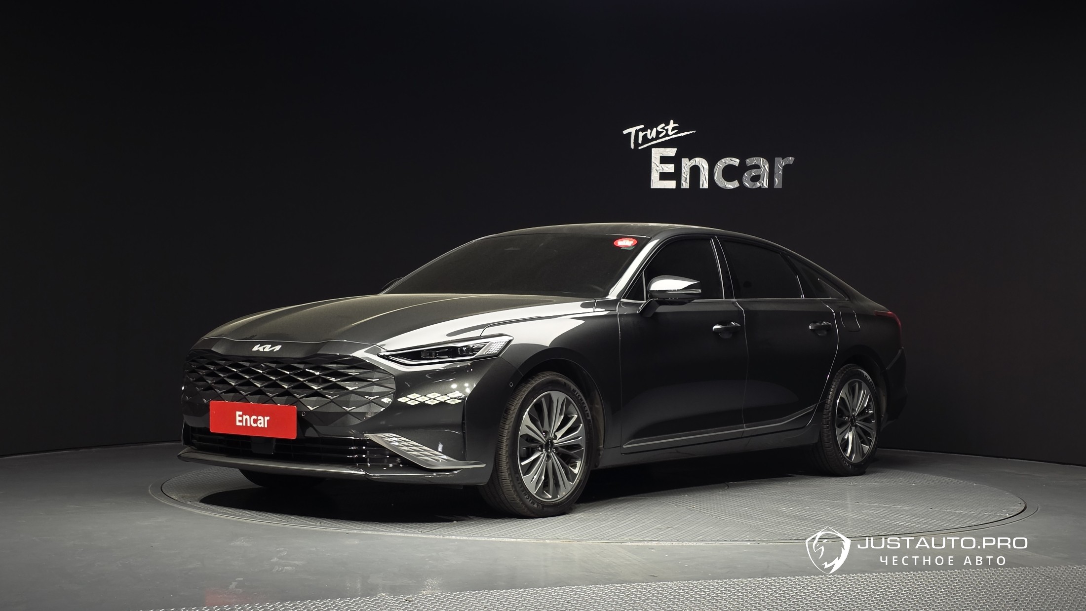 Автомобиль Kia K8