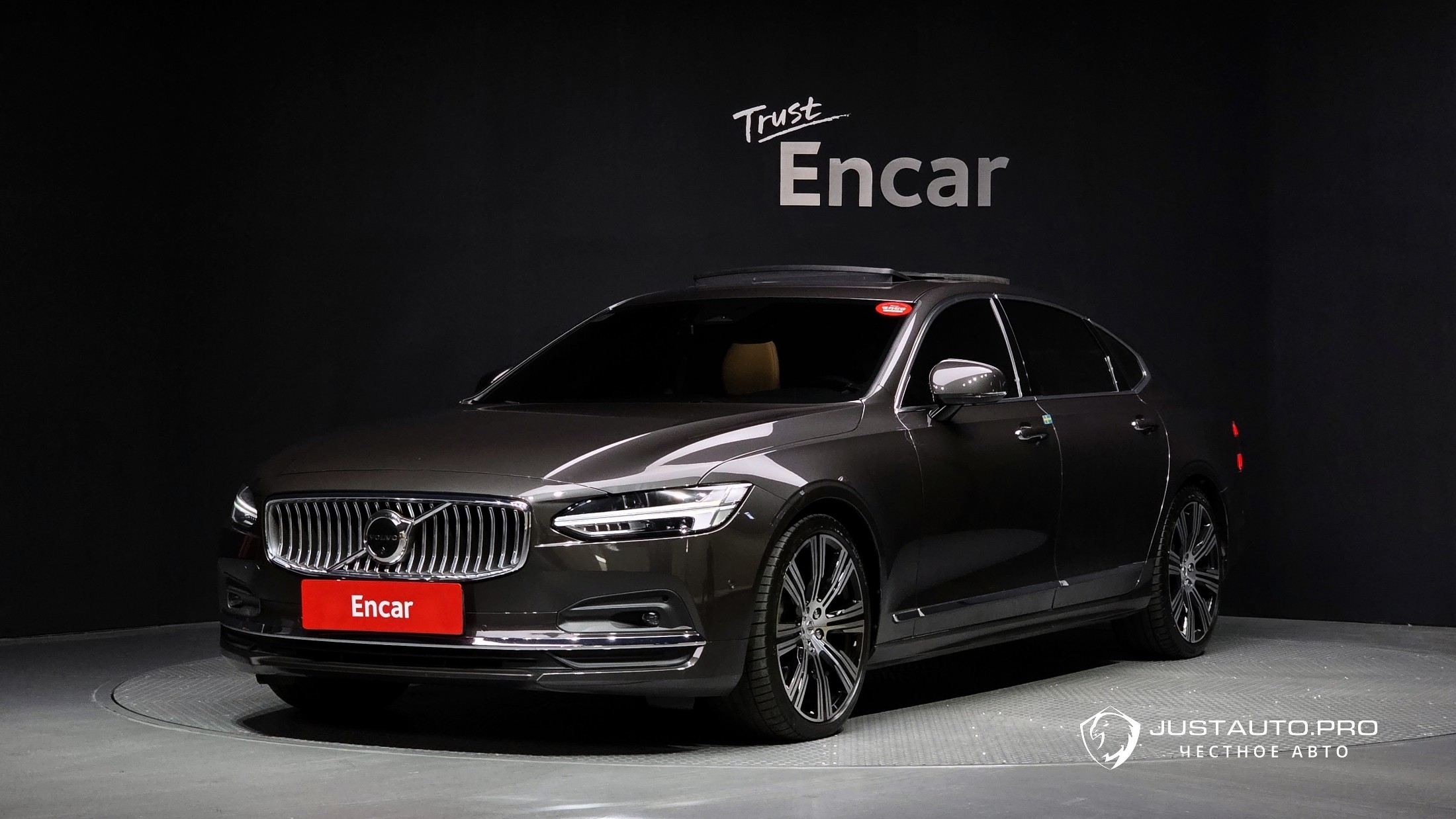 Автомобиль Volvo S90