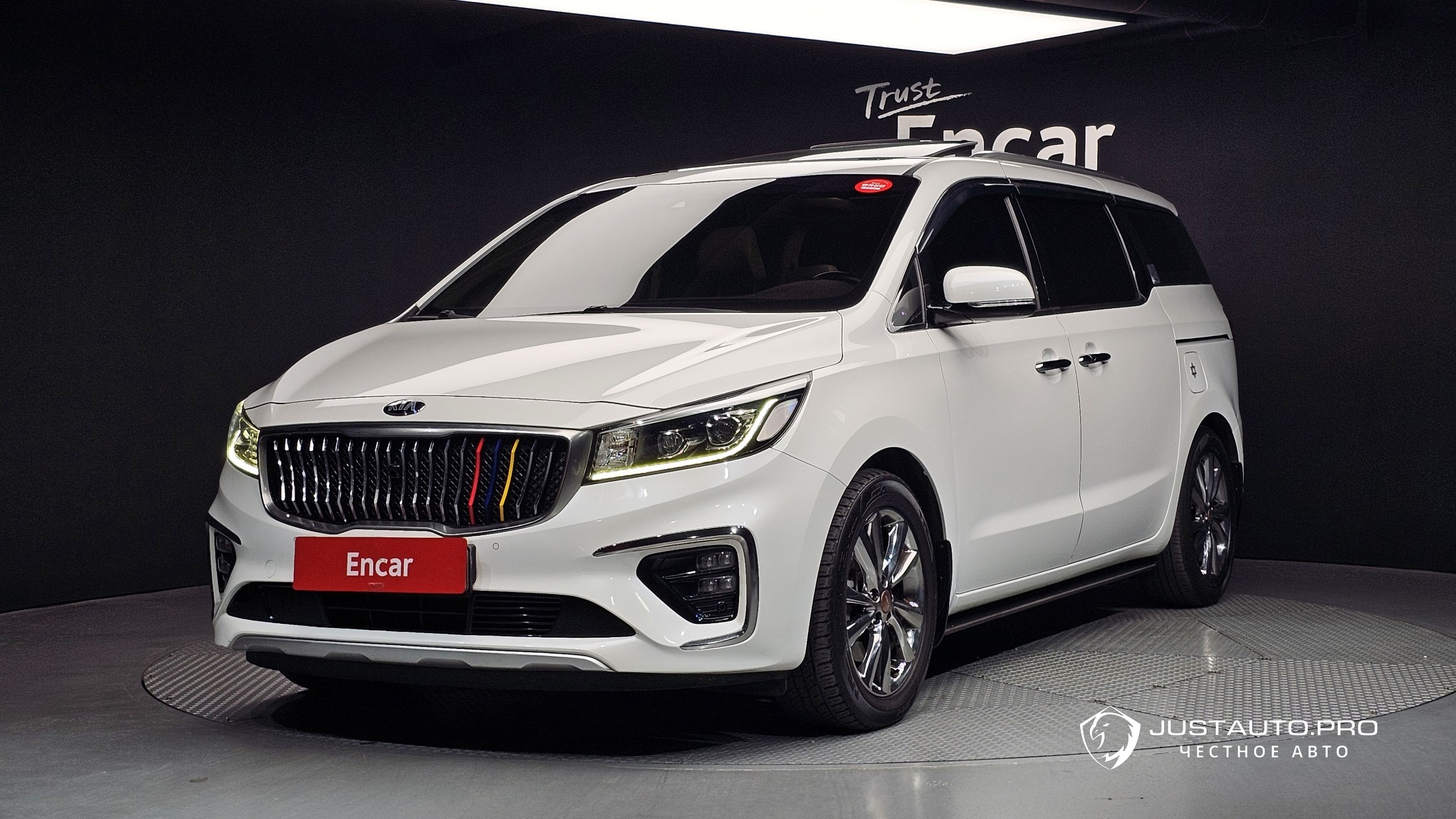 Автомобиль Kia Canival