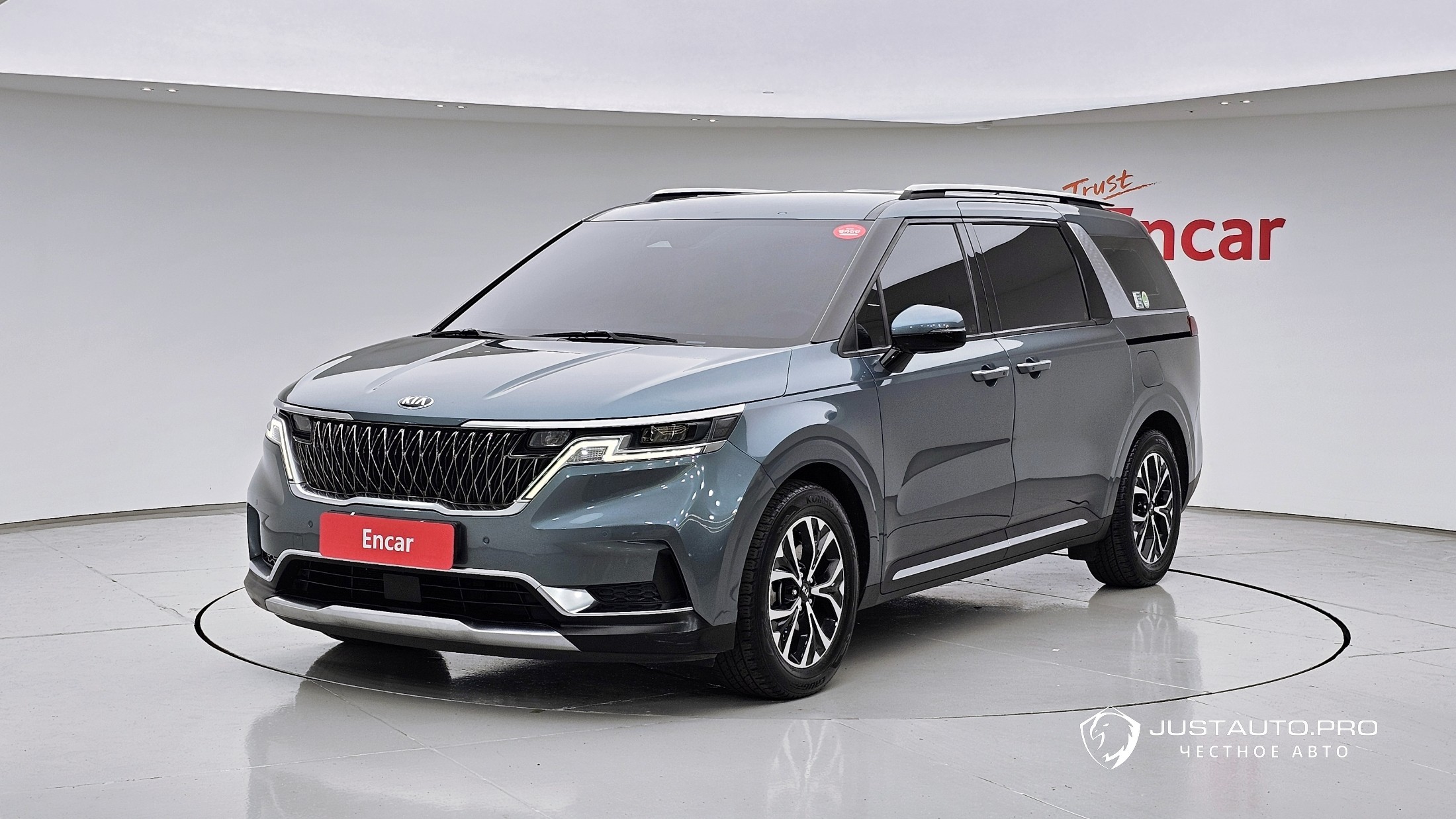 Автомобиль Kia Canival
