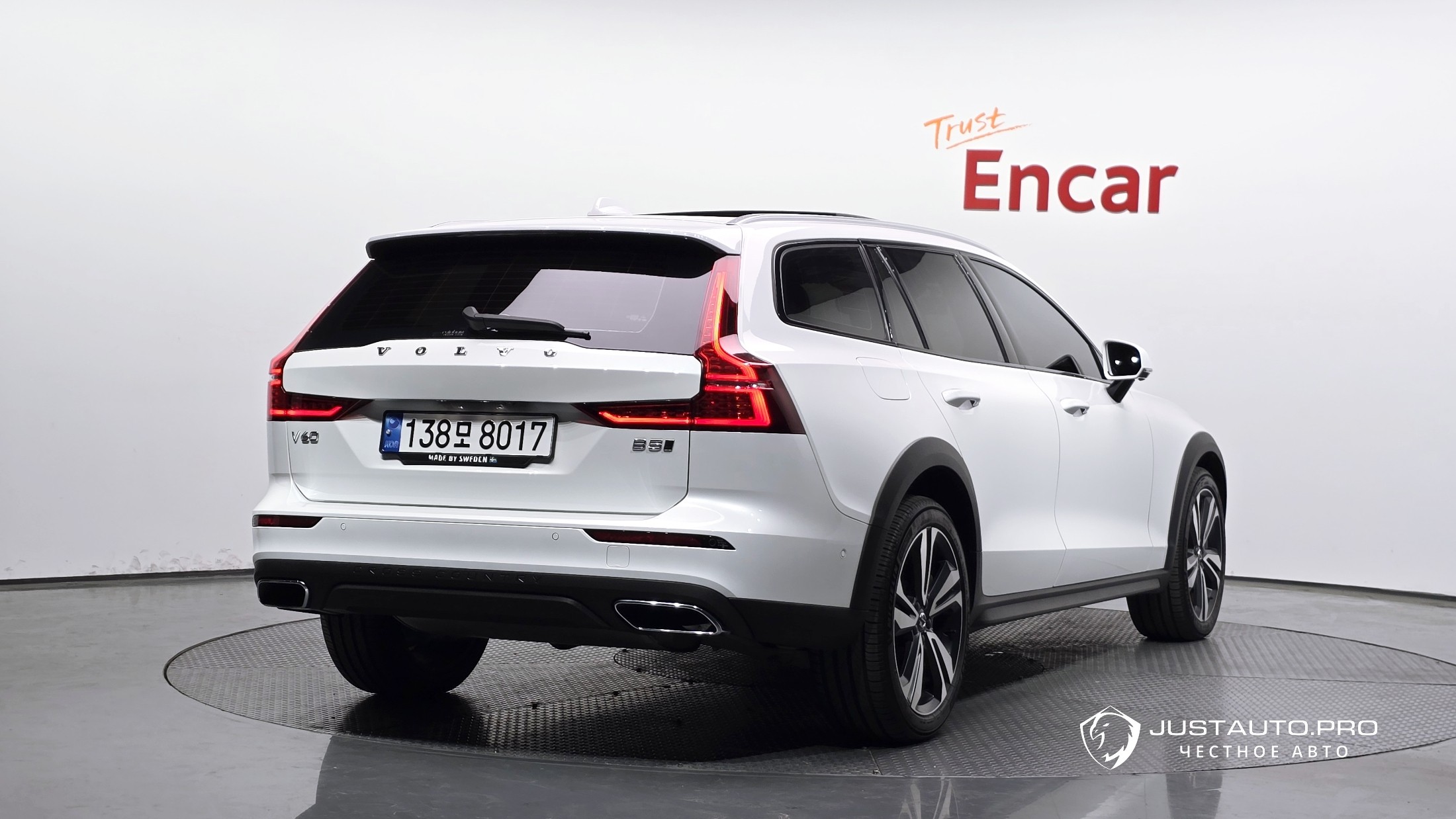 Автомобиль Volvo V60