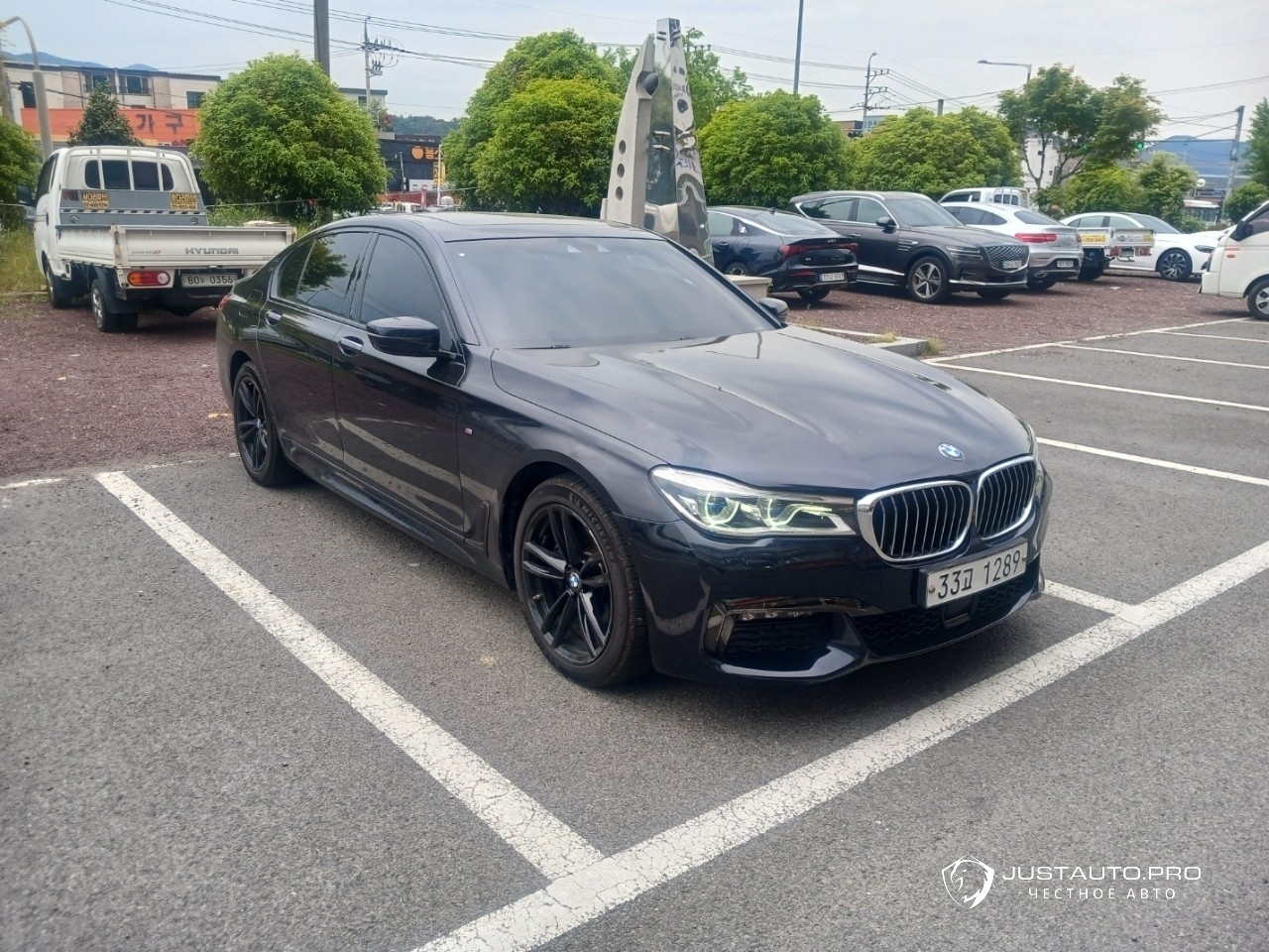 Автомобиль BMW 7-Series