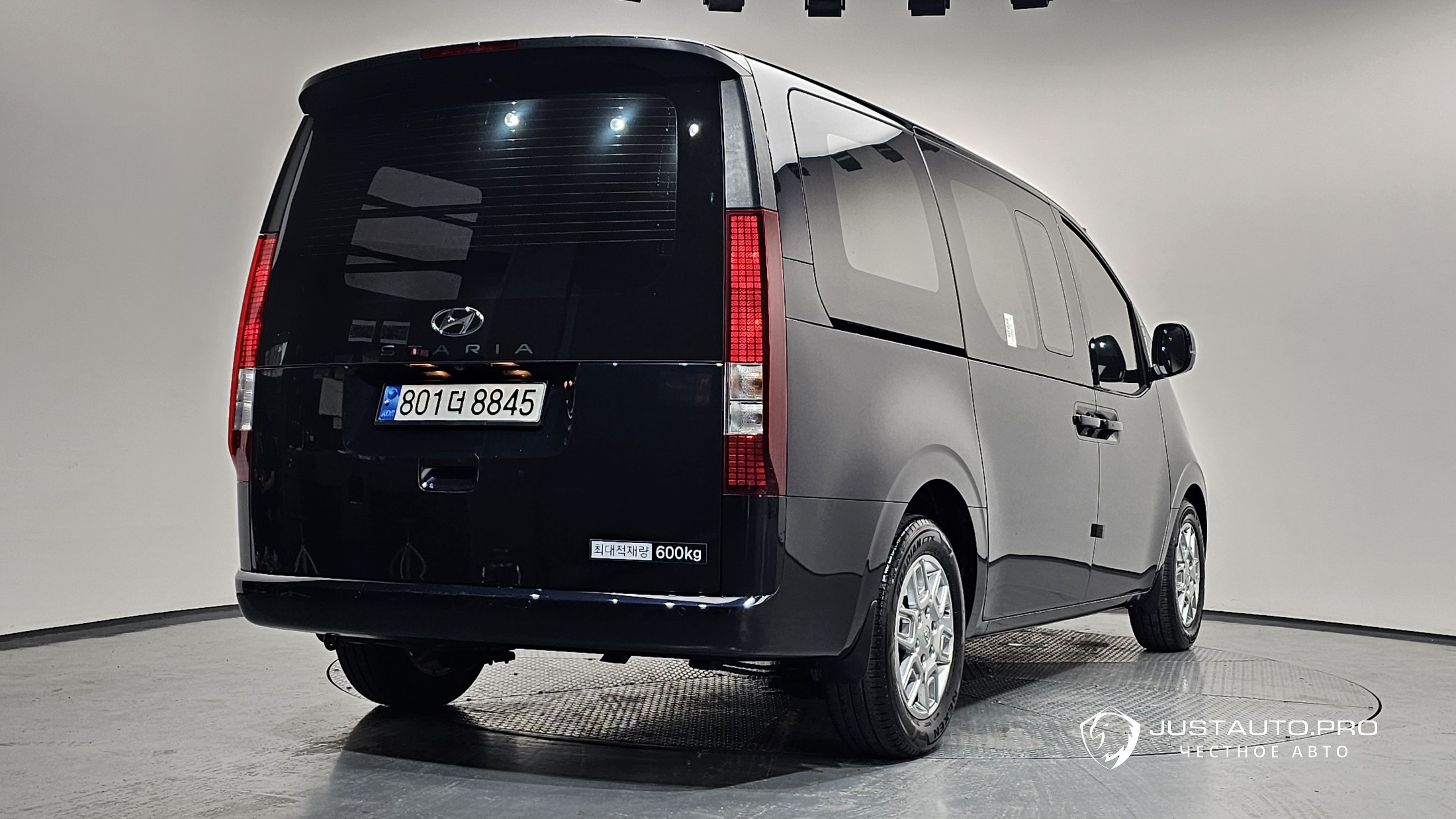 Автомобиль Hyundai Staria