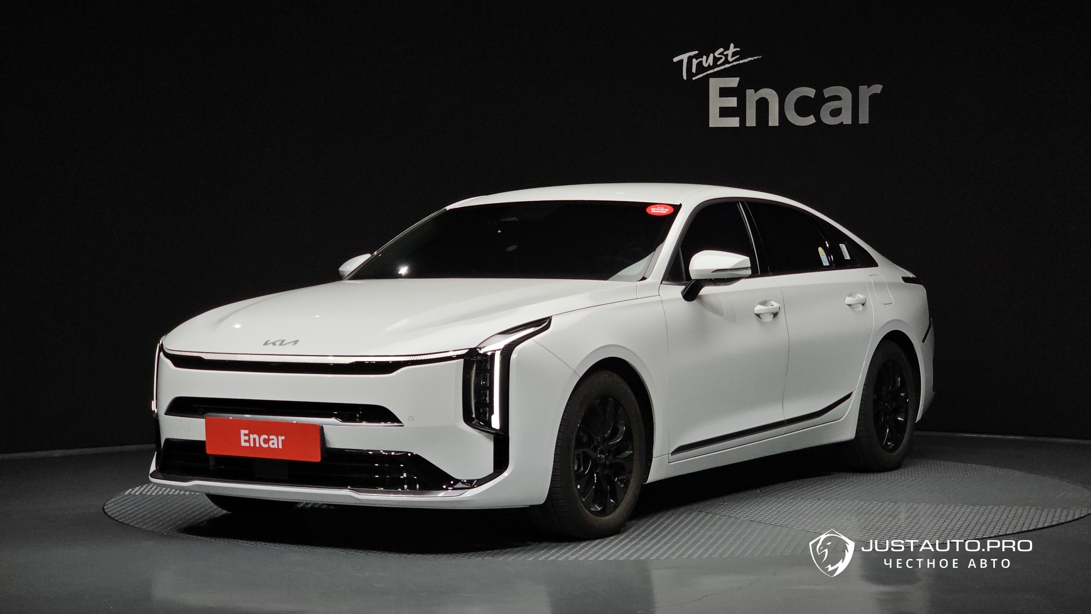 Автомобиль Kia K8