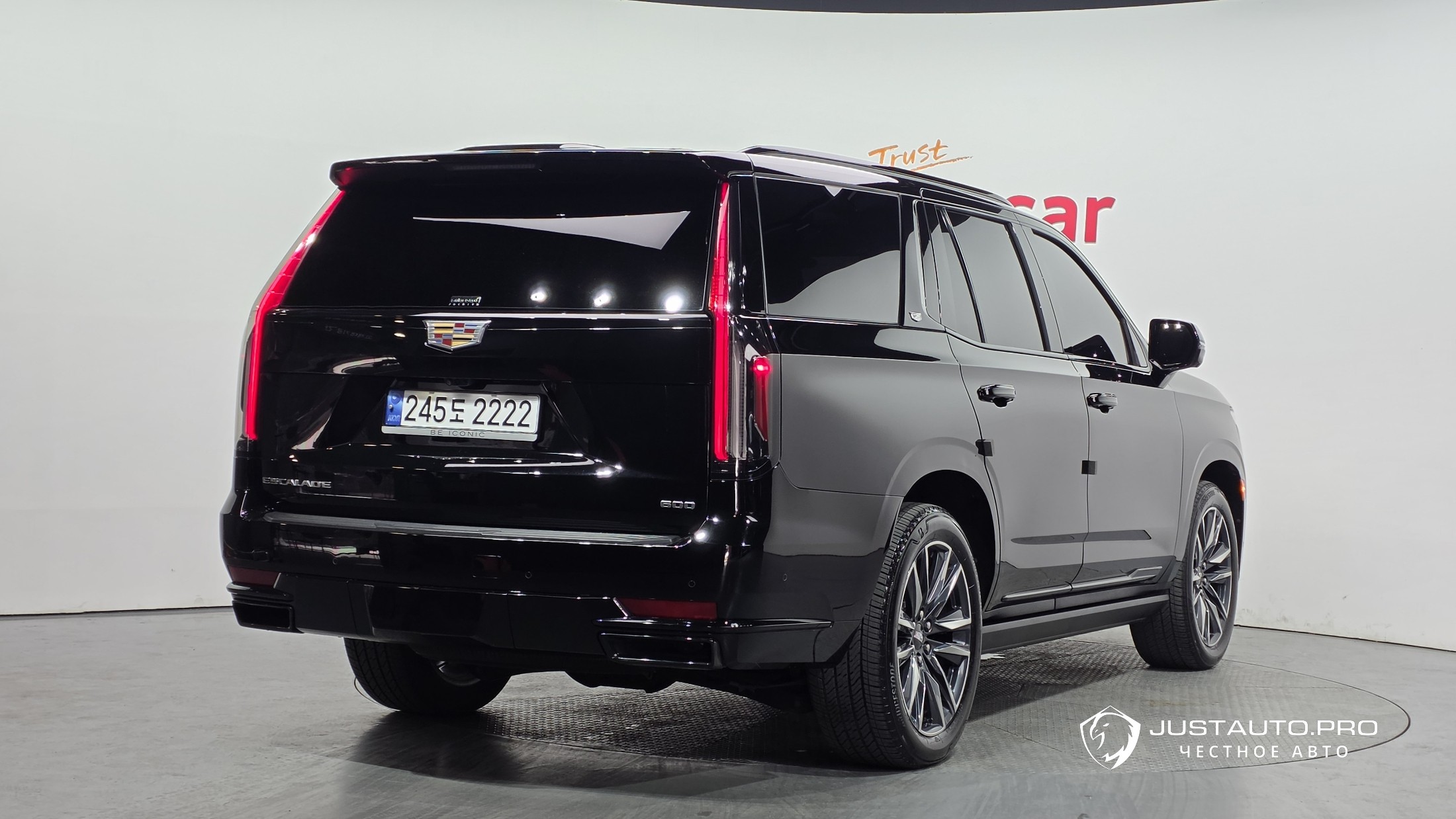 Автомобиль Cadillac Escalade