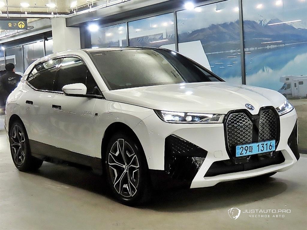 Автомобиль BMW iX
