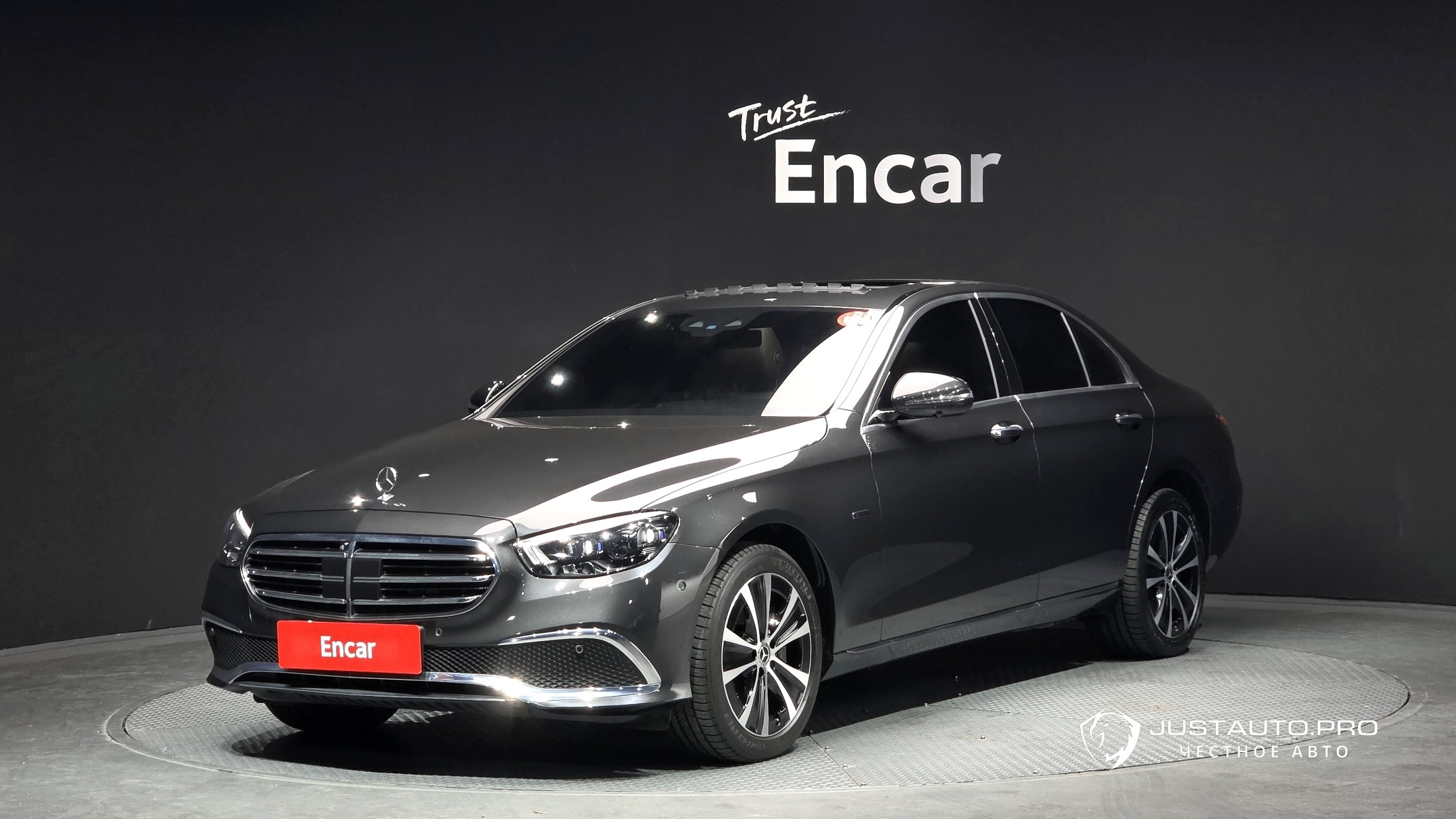 Автомобиль Mercedes-Benz E-Class