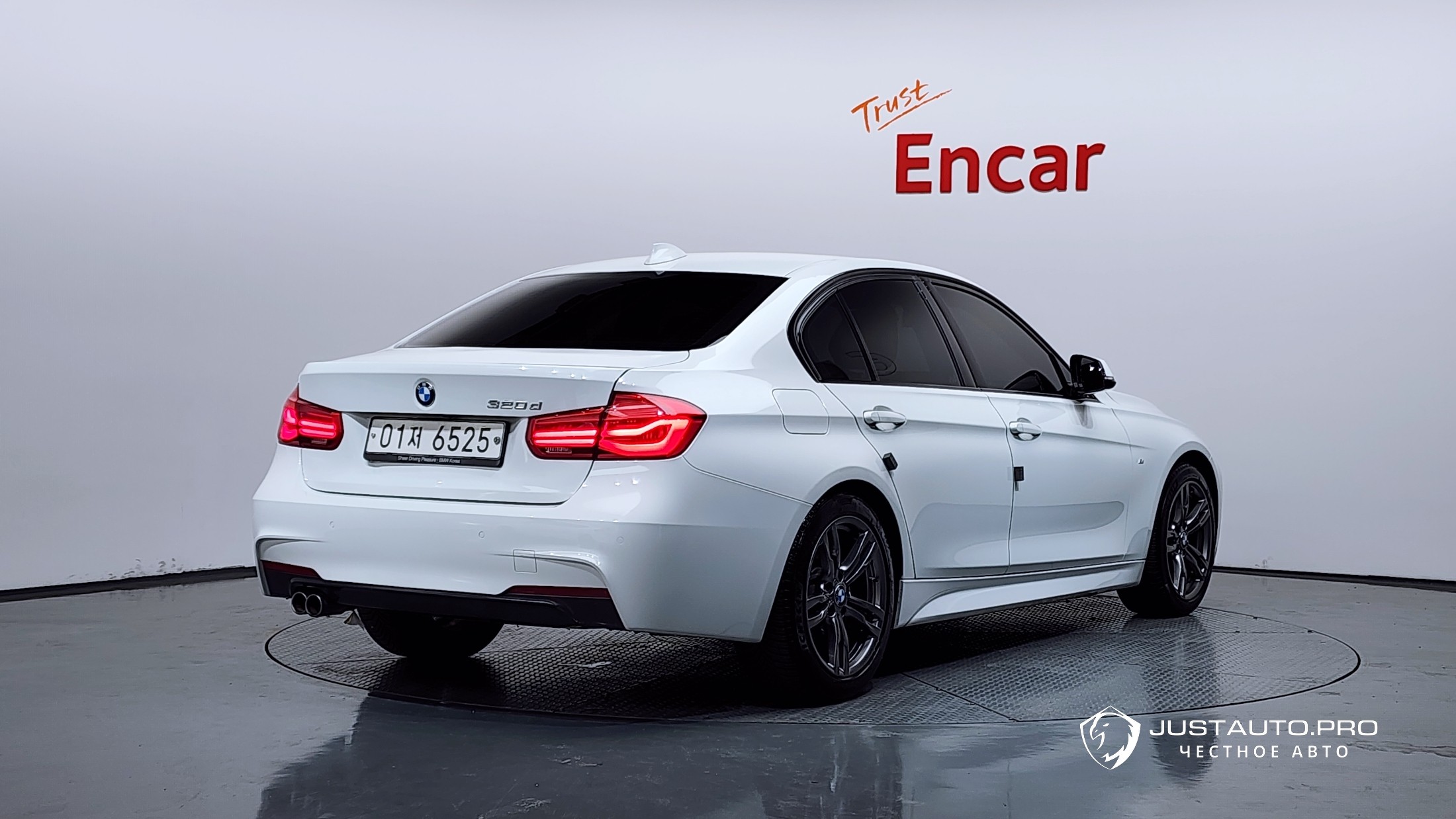 Автомобиль BMW 3-Series
