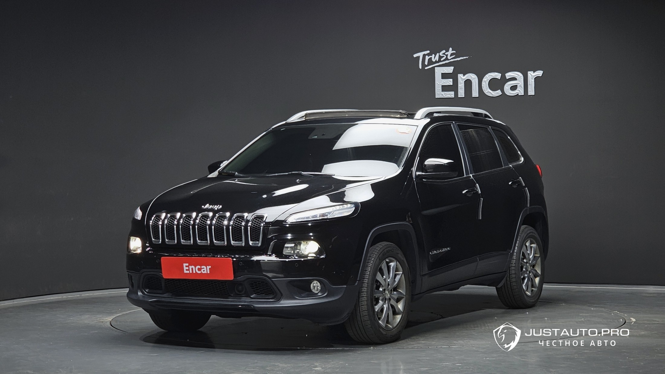Автомобиль Jeep Cherokee