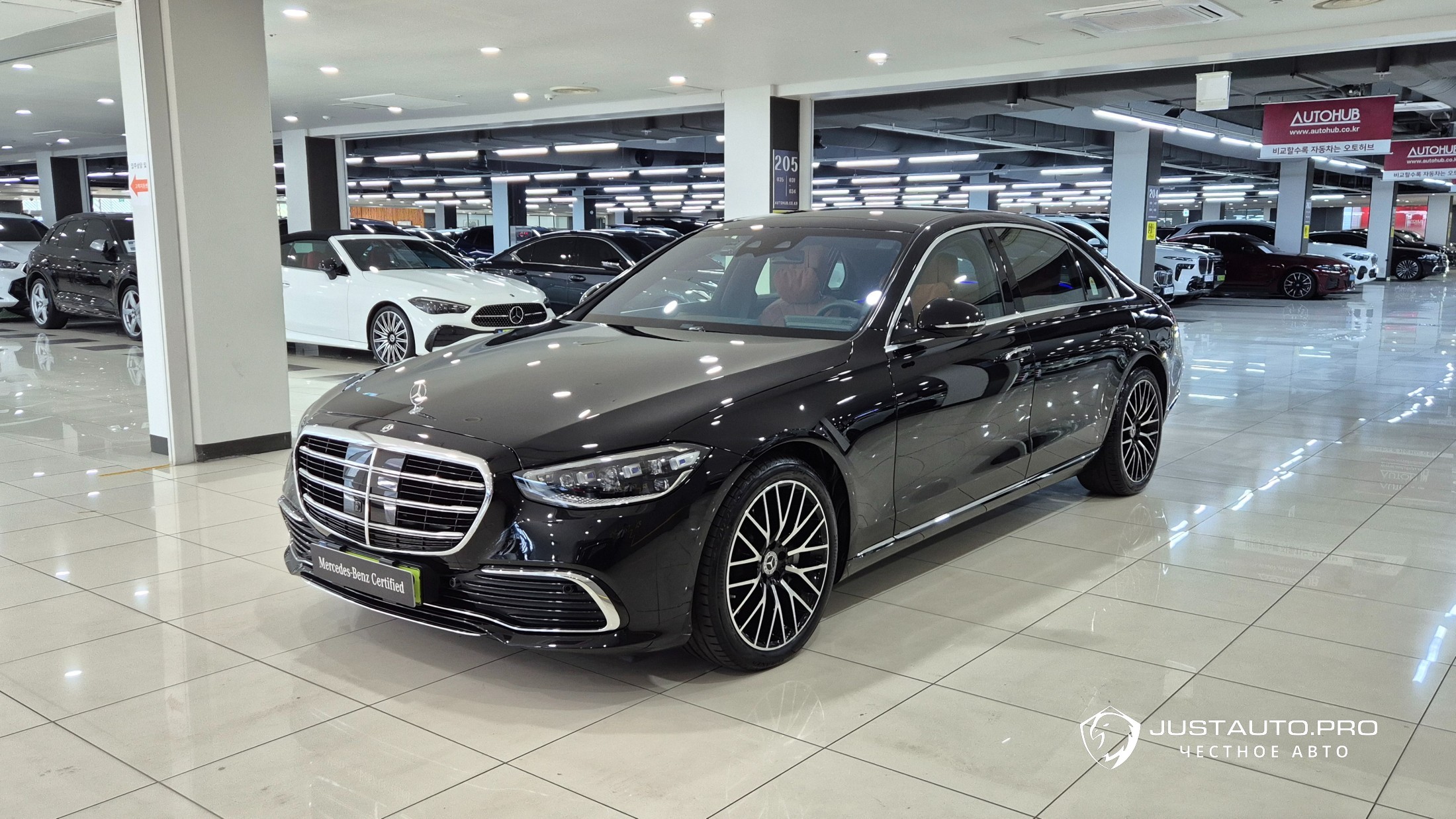 Автомобиль Mercedes-Benz S-Class