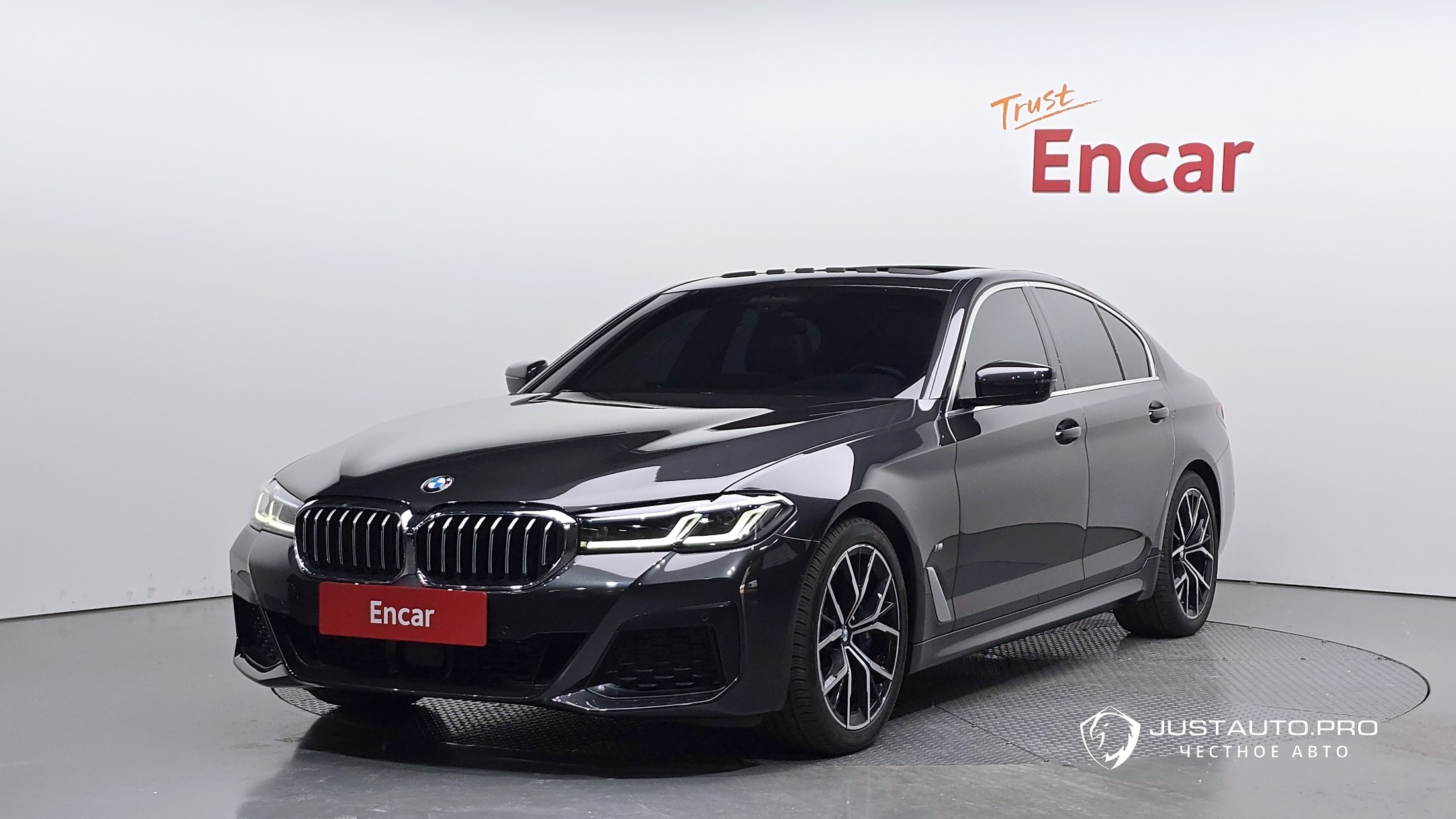 Автомобиль BMW 5-Series