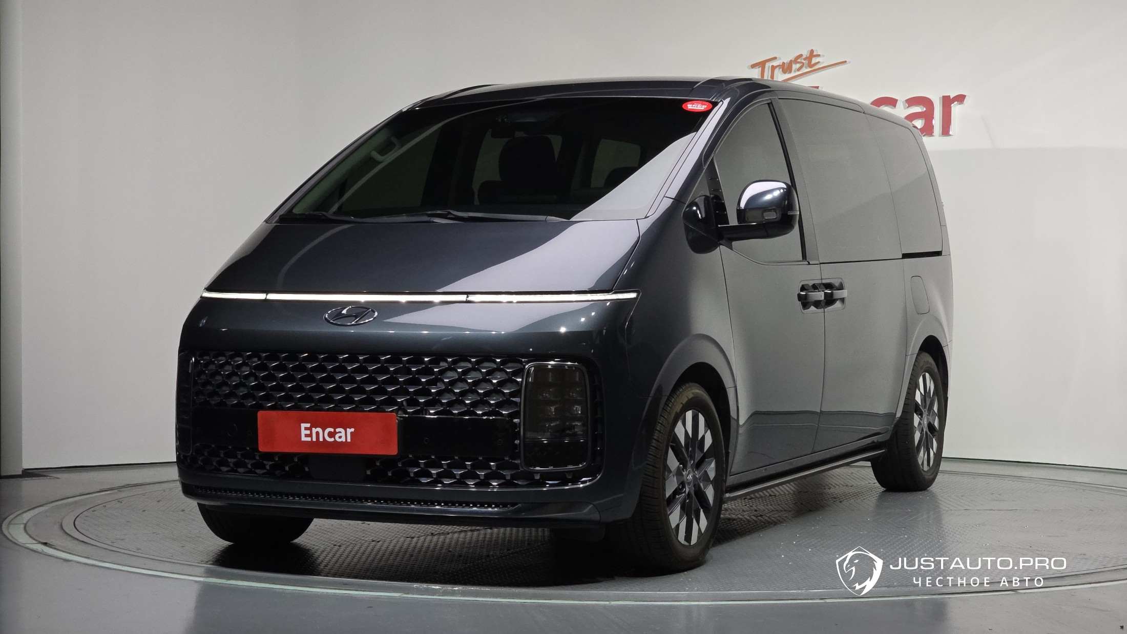 Автомобиль Hyundai Staria