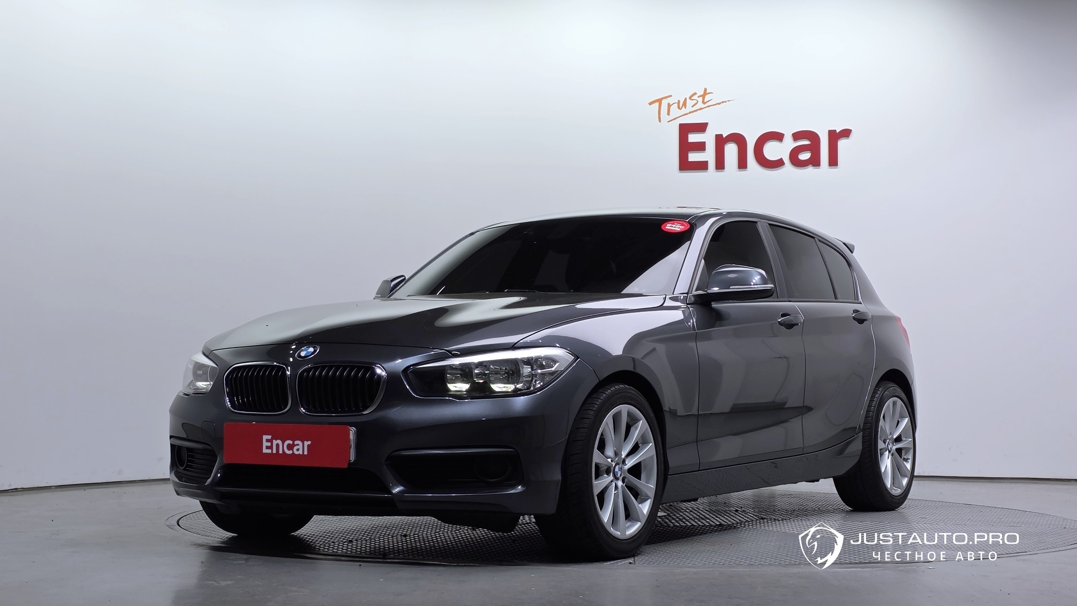Автомобиль BMW 1-Series