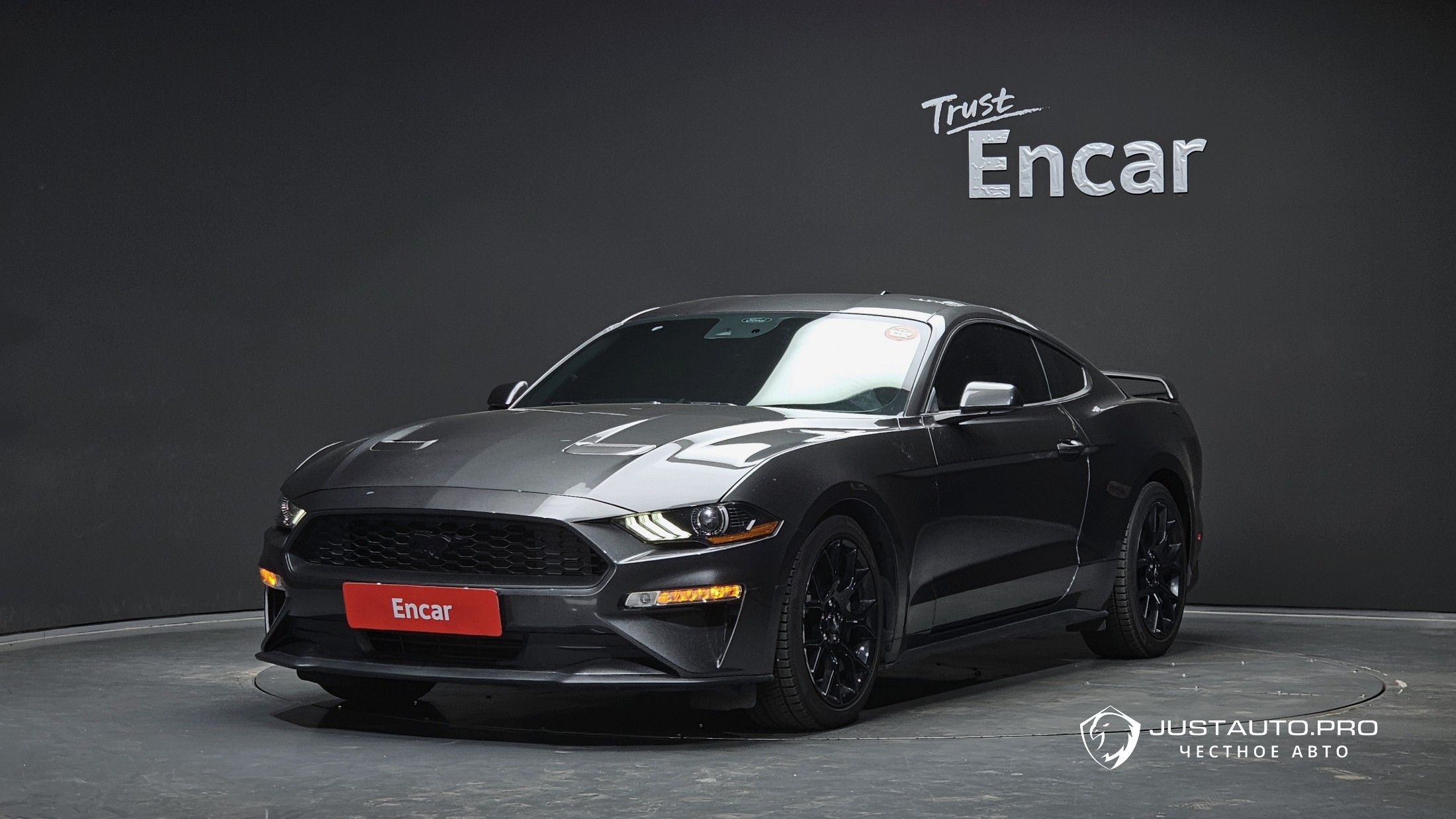 Автомобиль Ford Mustang