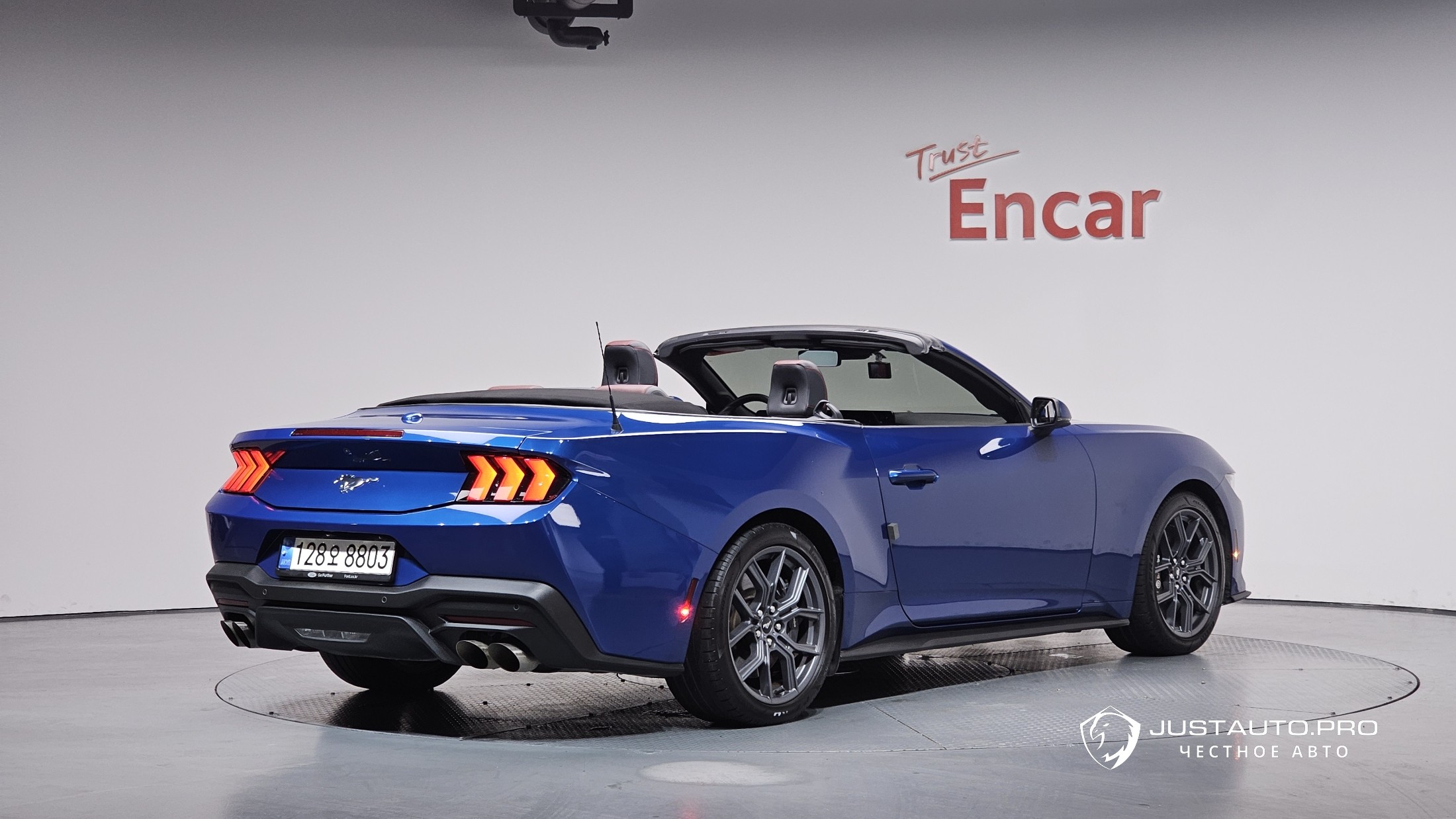 Автомобиль Ford Mustang