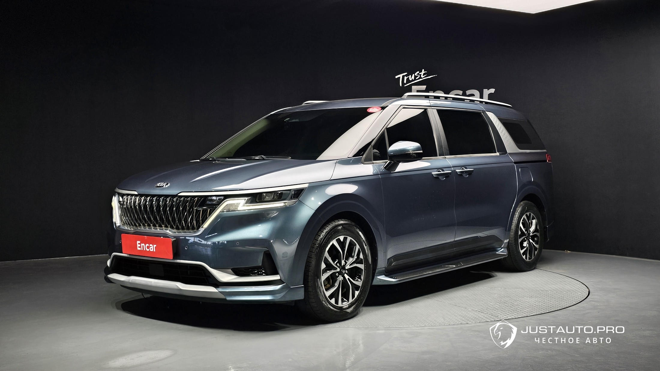 Автомобиль Kia Canival