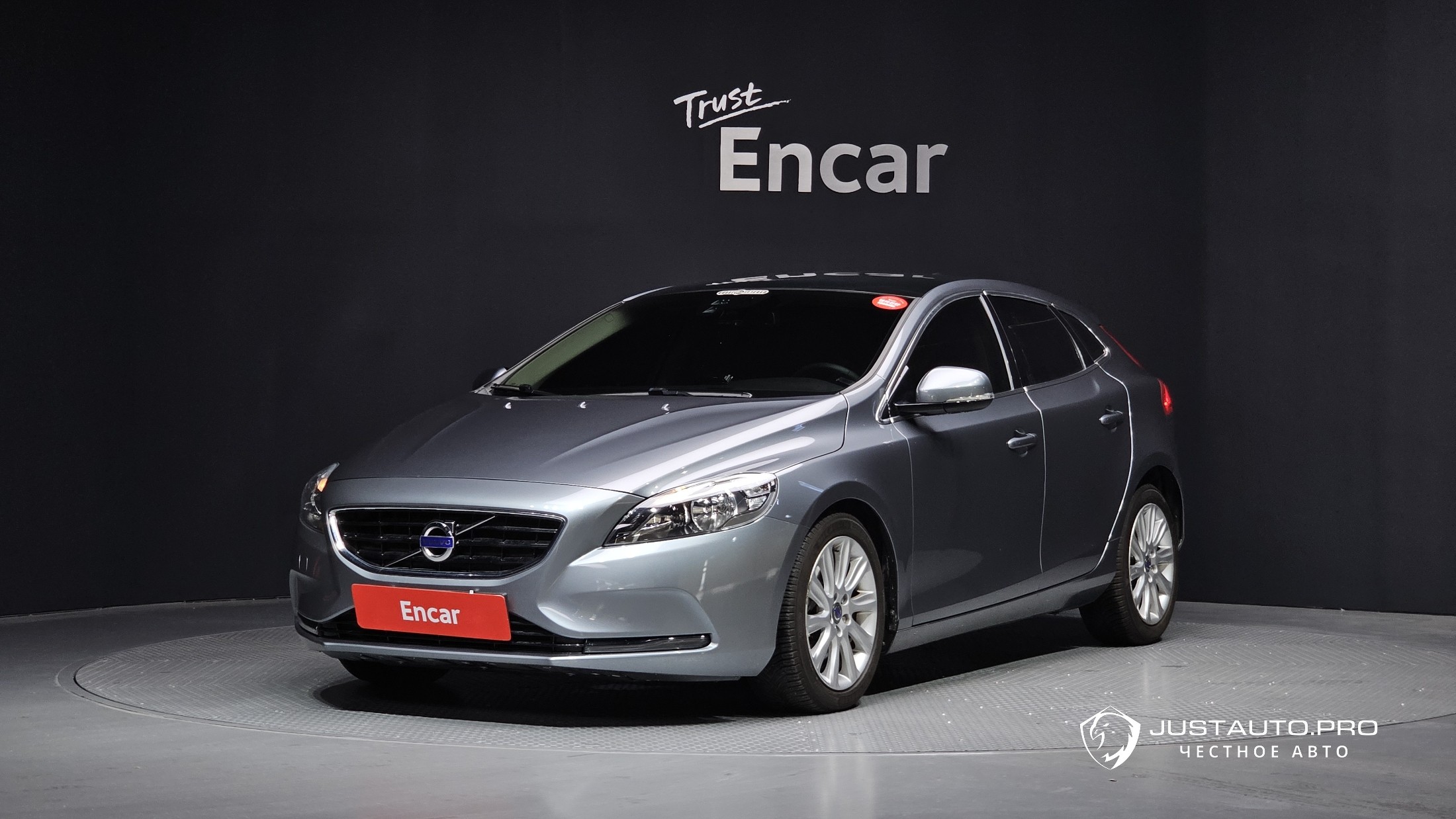 Автомобиль Volvo V40