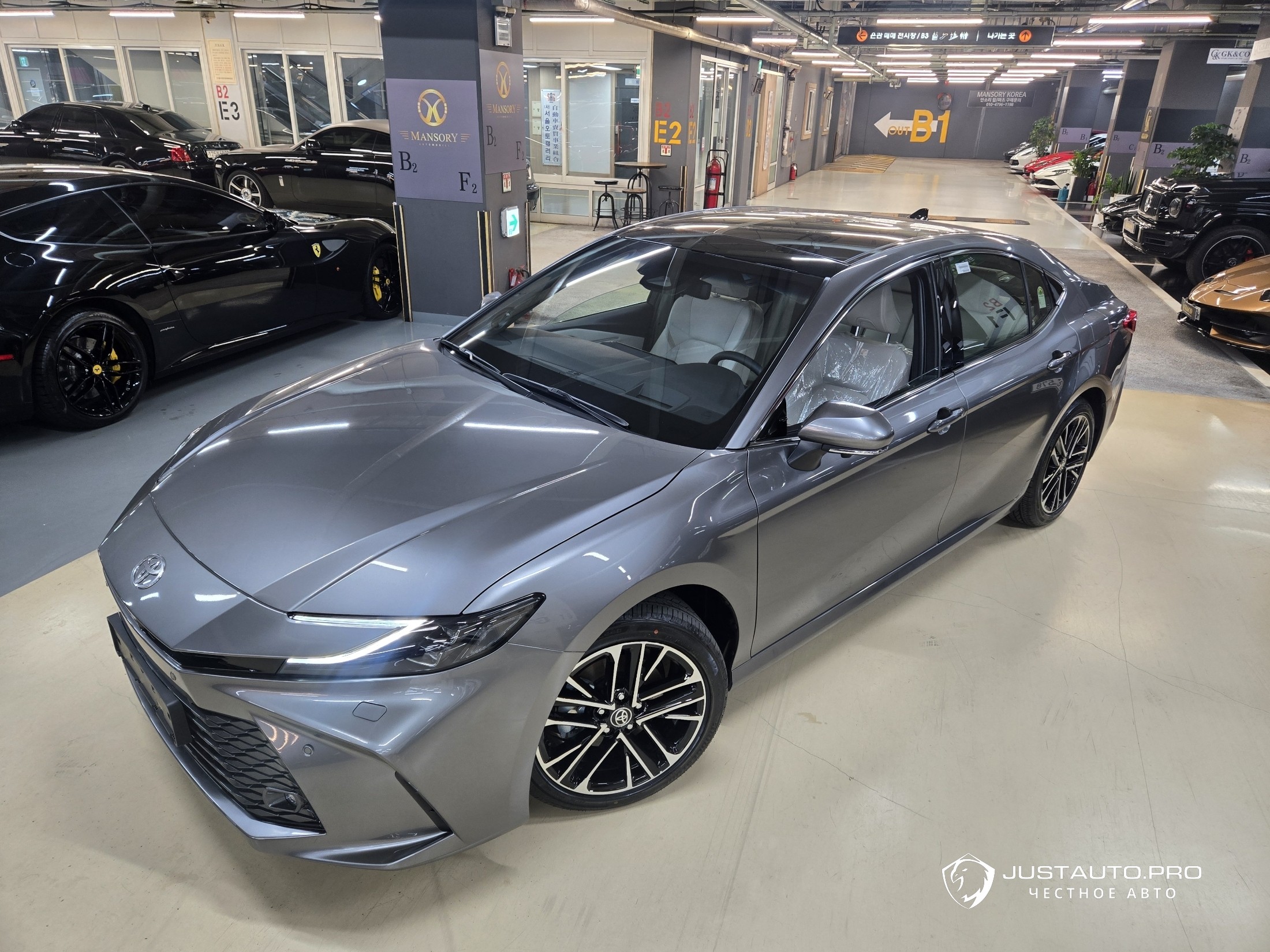 Автомобиль Toyota Camry
