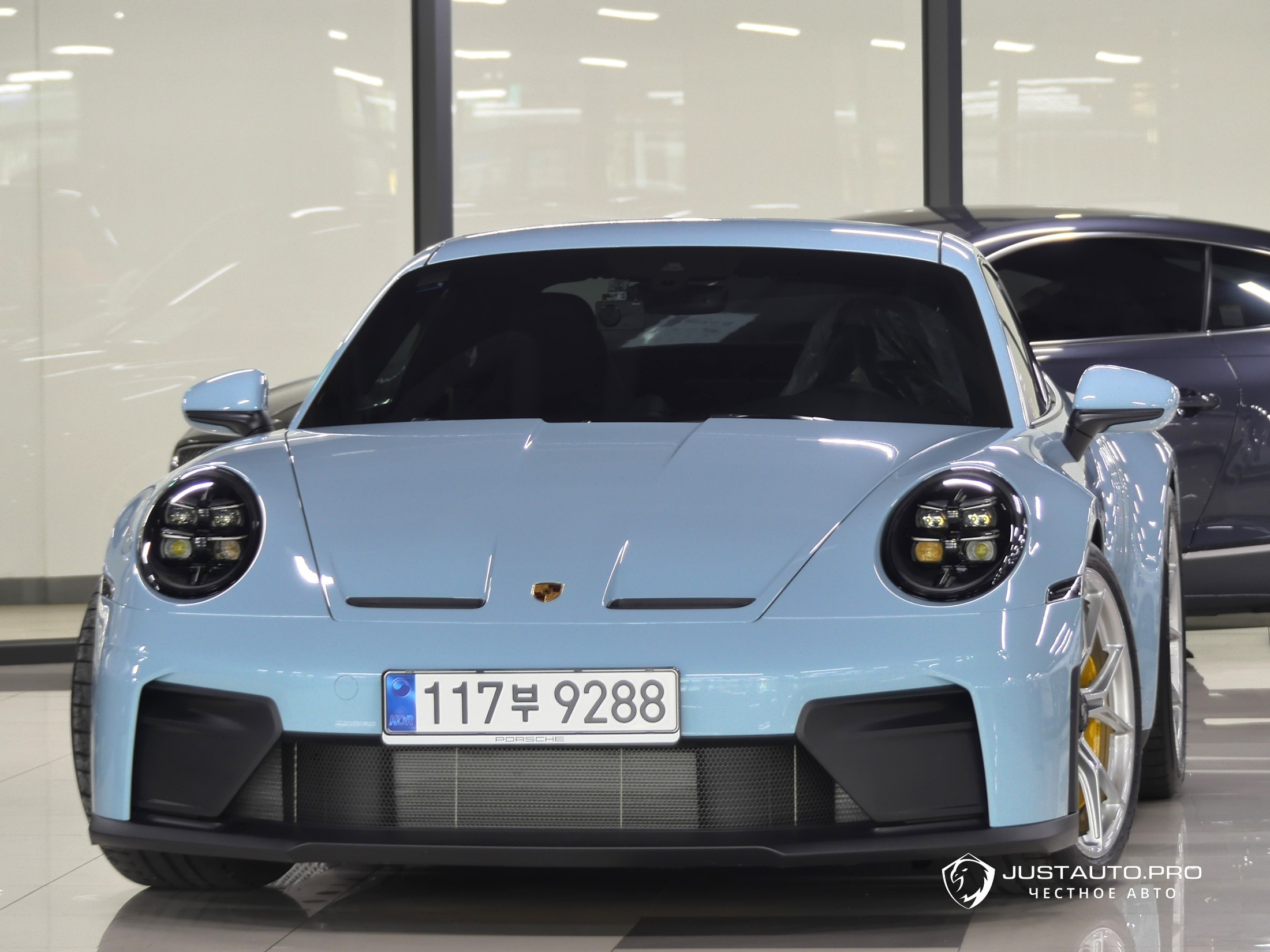 Автомобиль Porsche 911