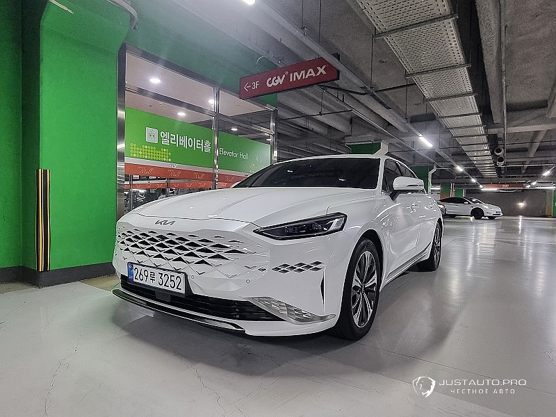 Автомобиль Kia K8
