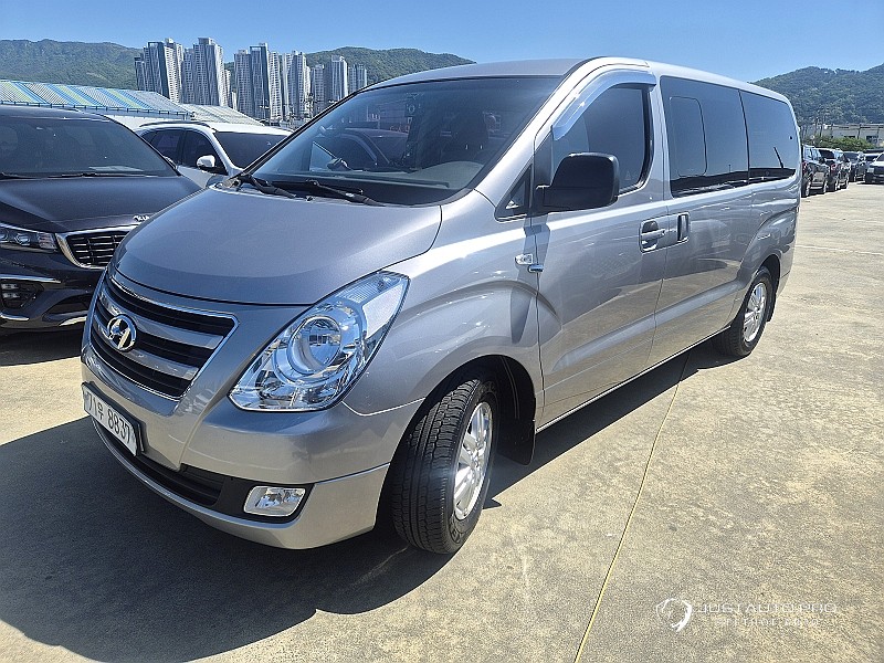 Автомобиль Hyundai Starex