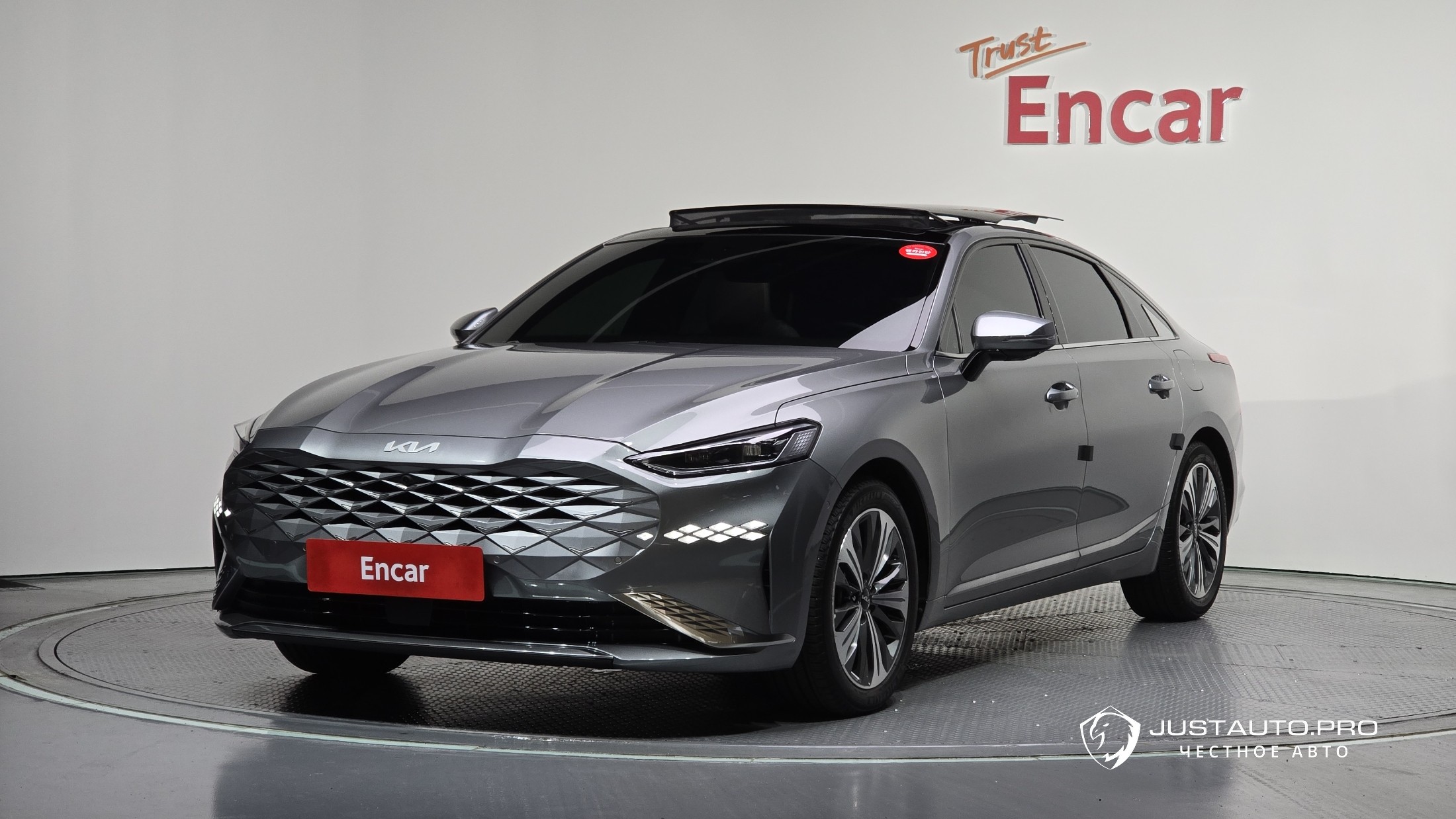 Автомобиль Kia K8