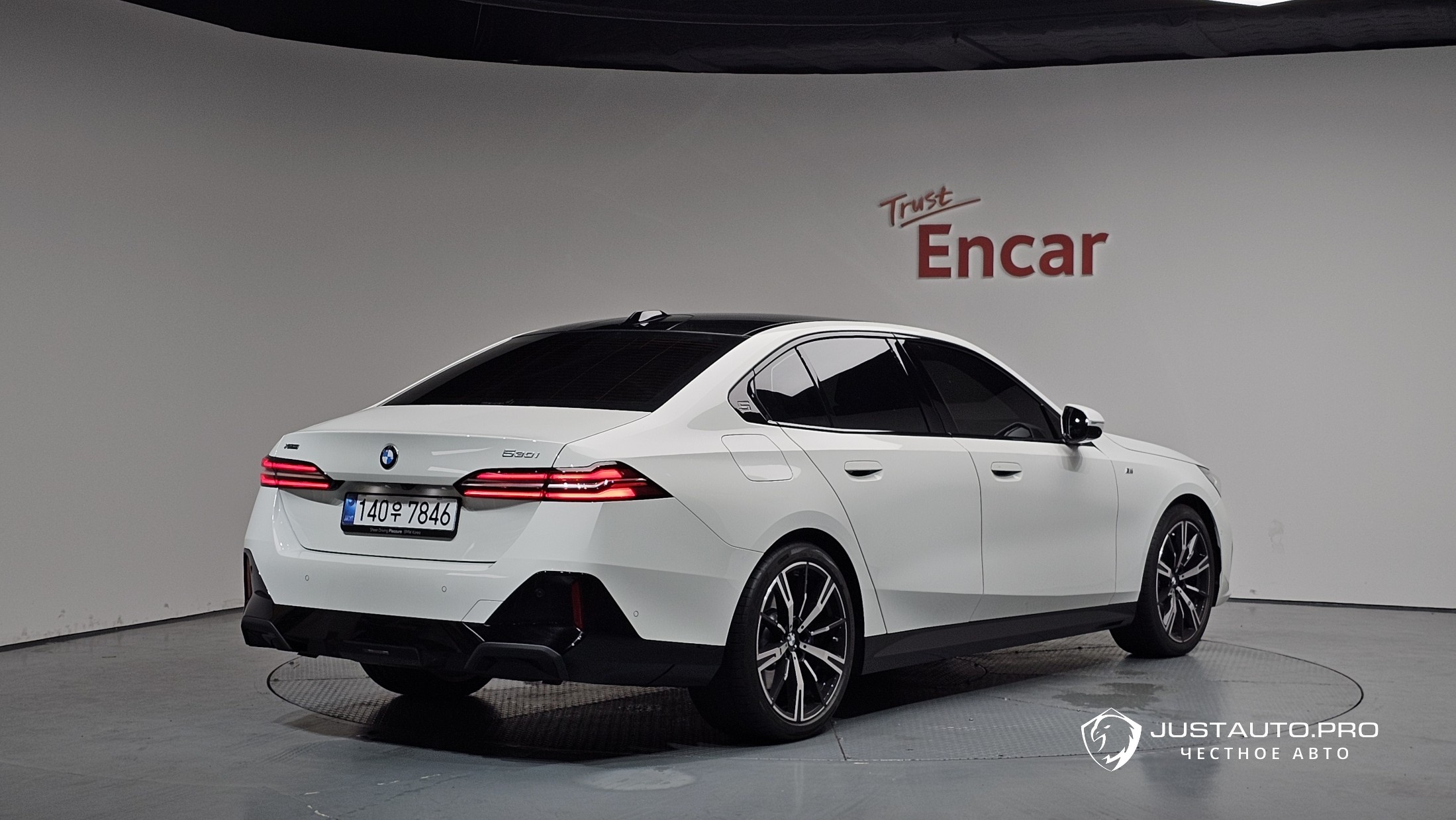 Автомобиль BMW 5-Series