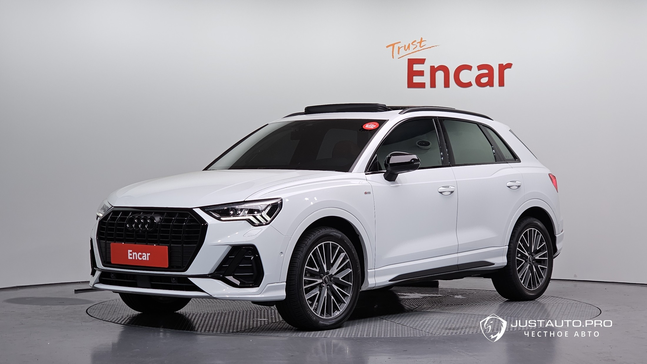 Автомобиль Audi Q3