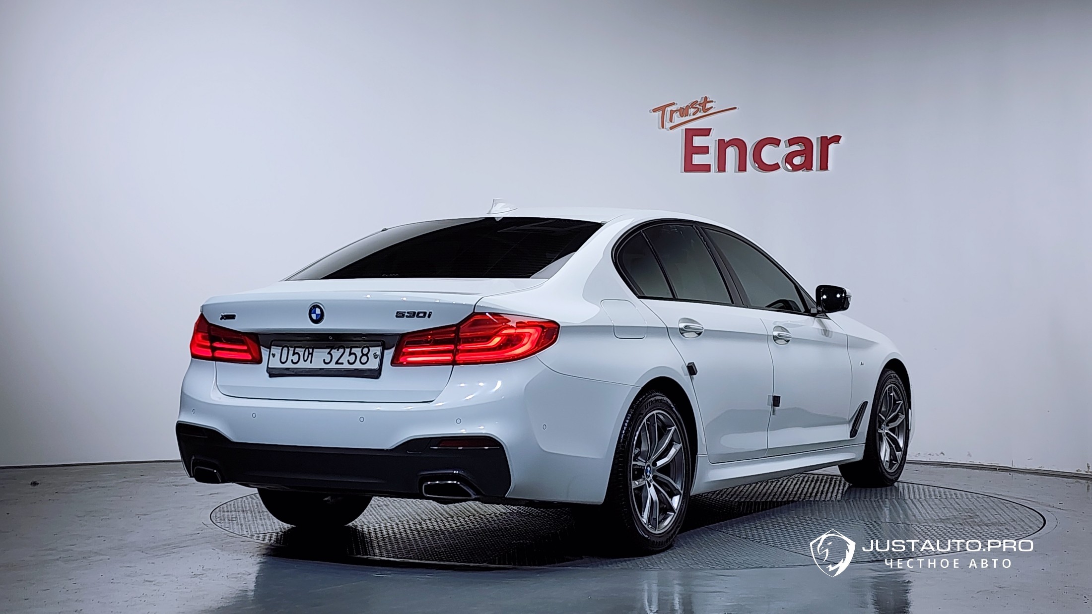 Автомобиль BMW 5-Series