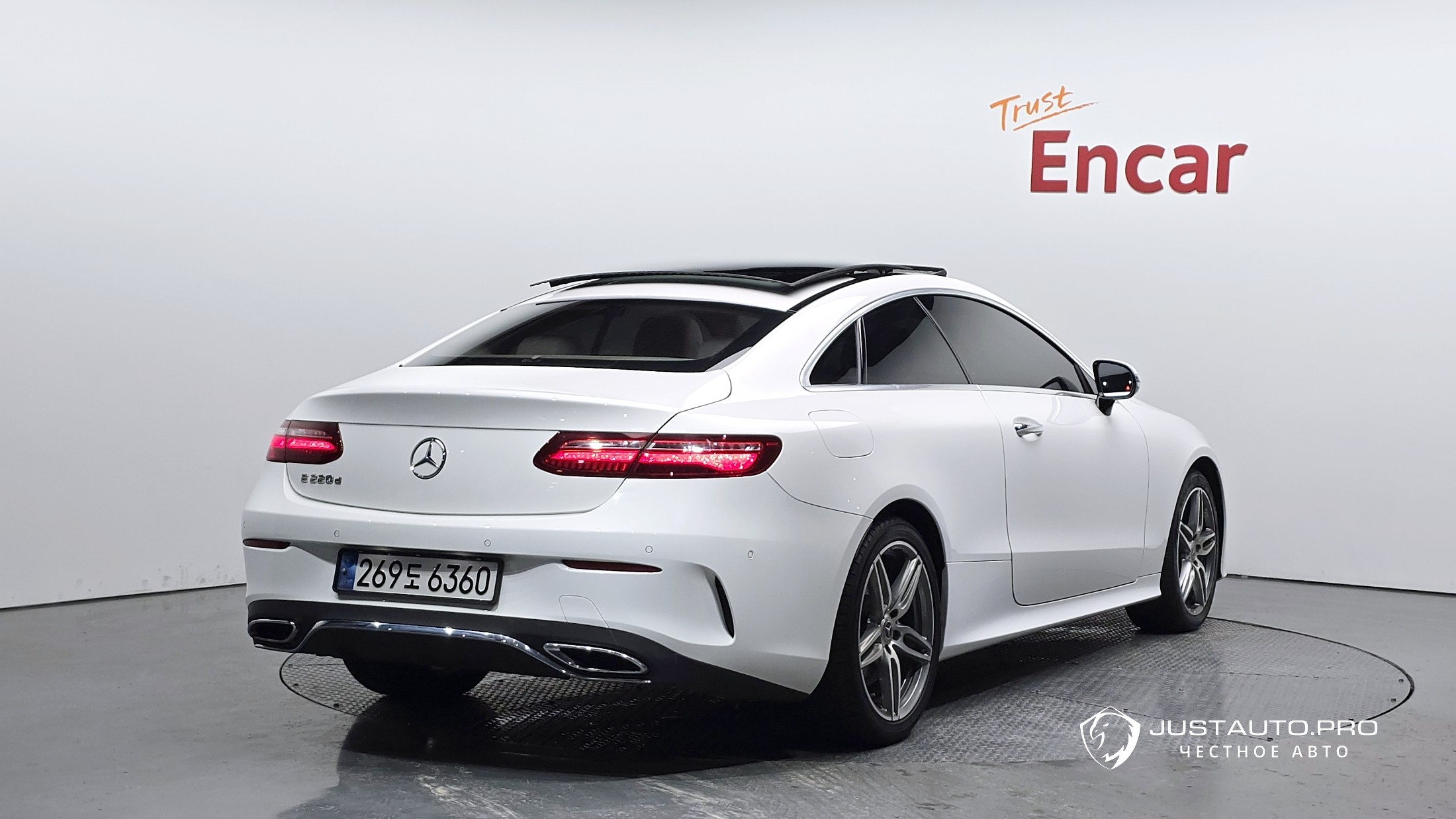 Автомобиль Mercedes-Benz E-Class