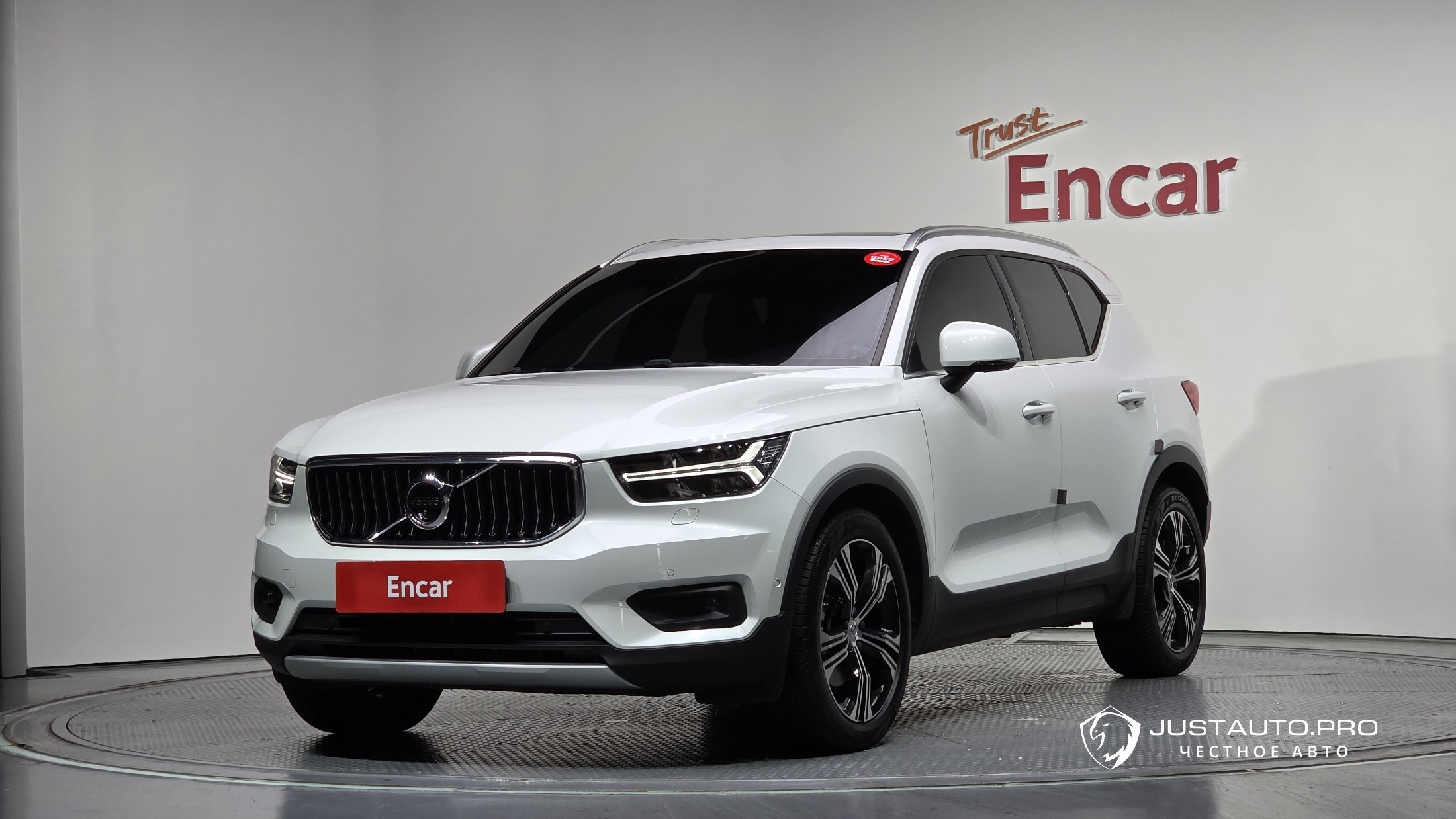 Автомобиль Volvo XC40