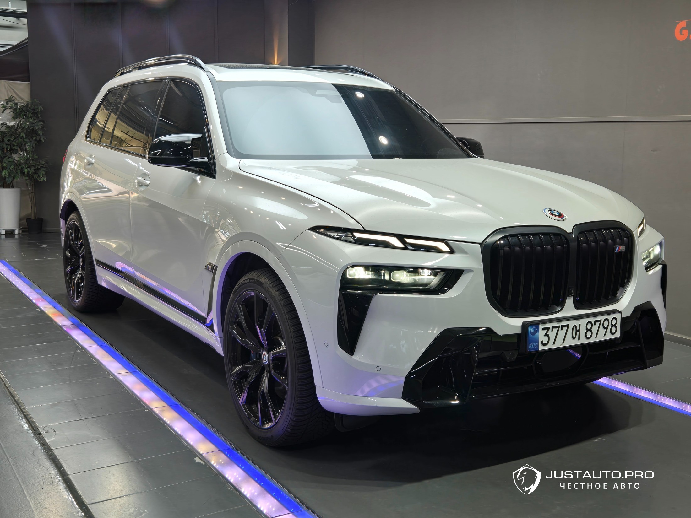 Автомобиль BMW X7