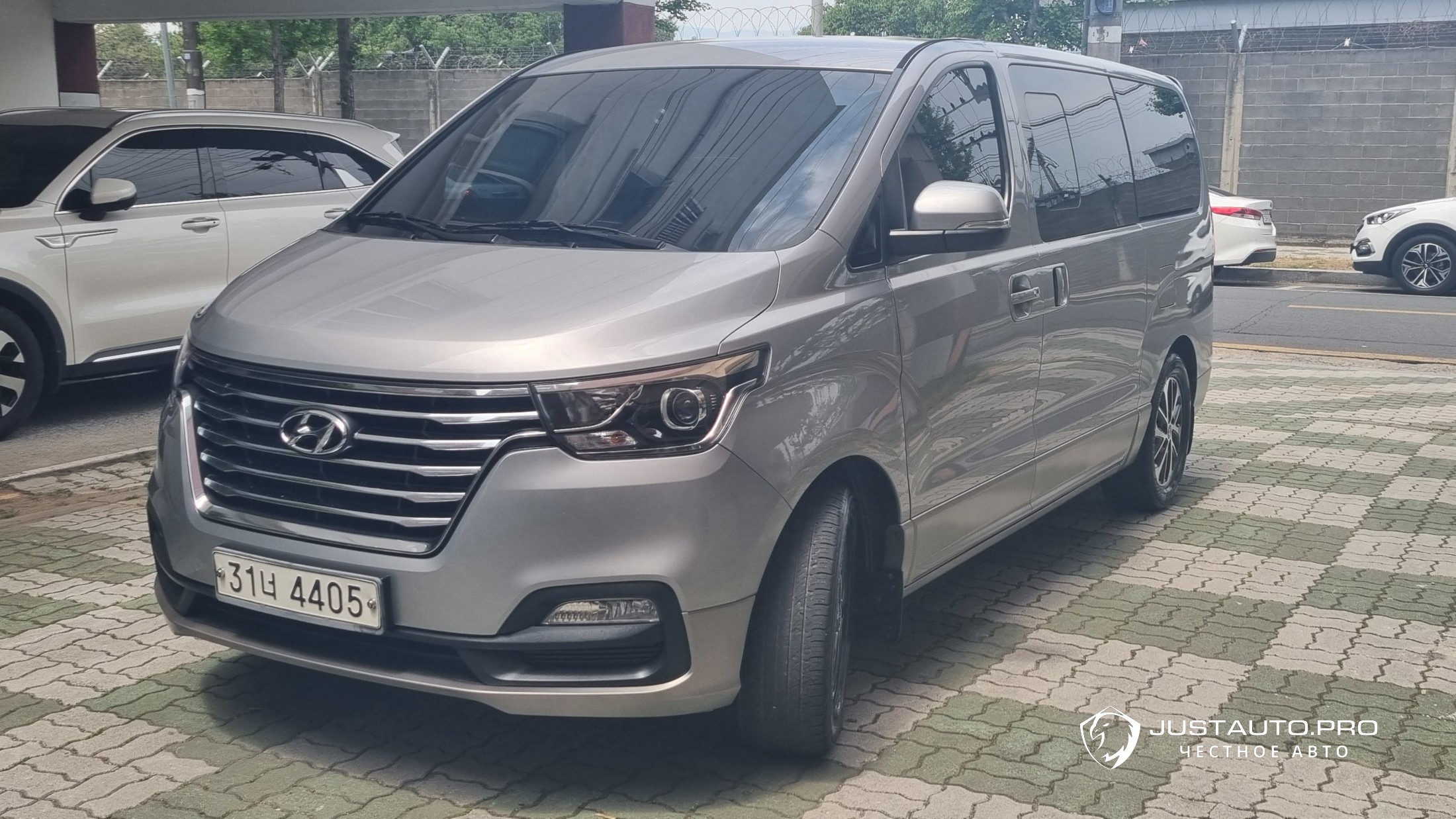 Автомобиль Hyundai Starex