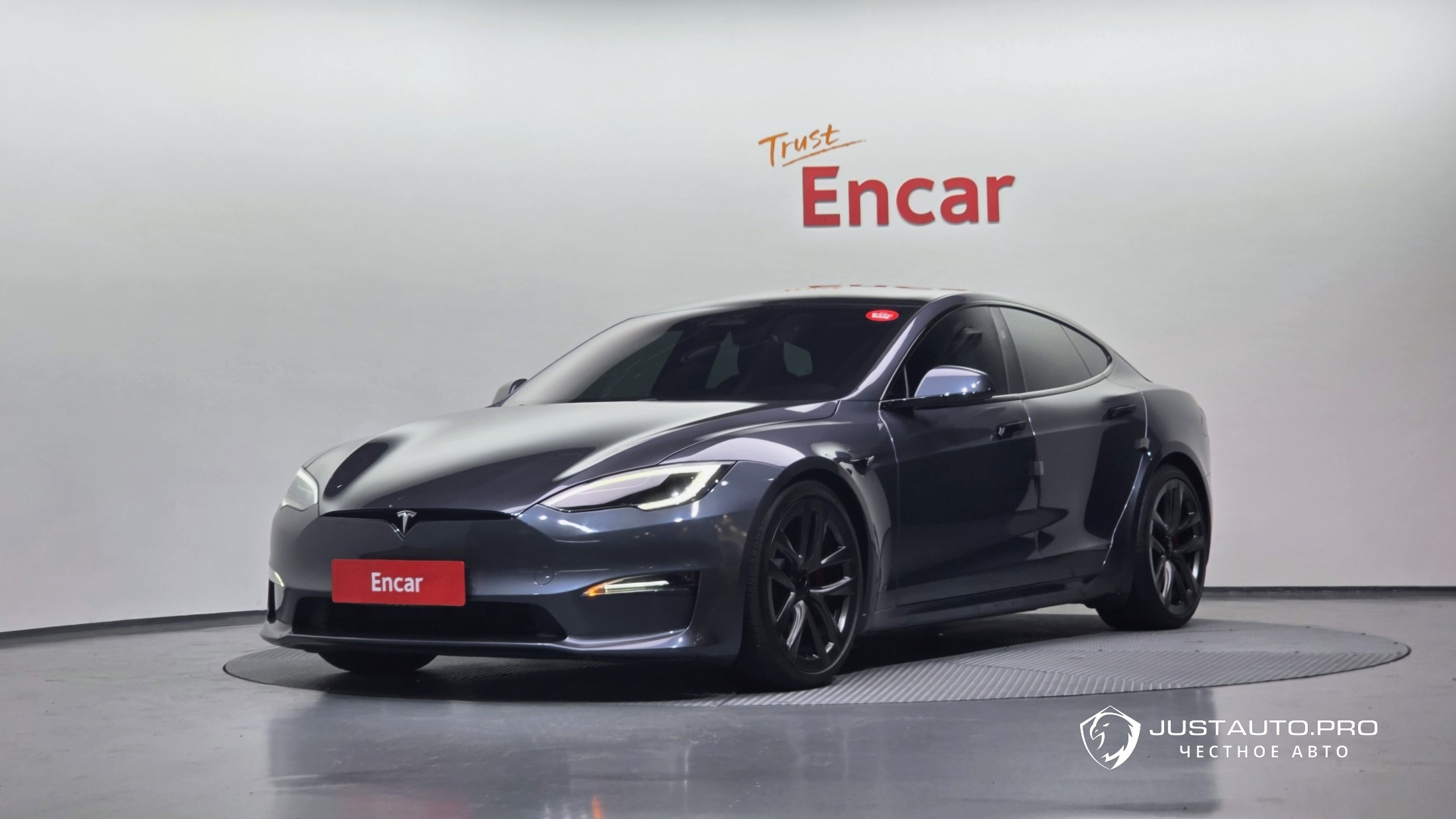Автомобиль Tesla Model S