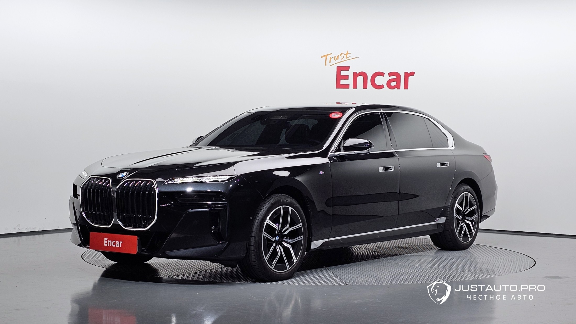 Автомобиль BMW 7-Series