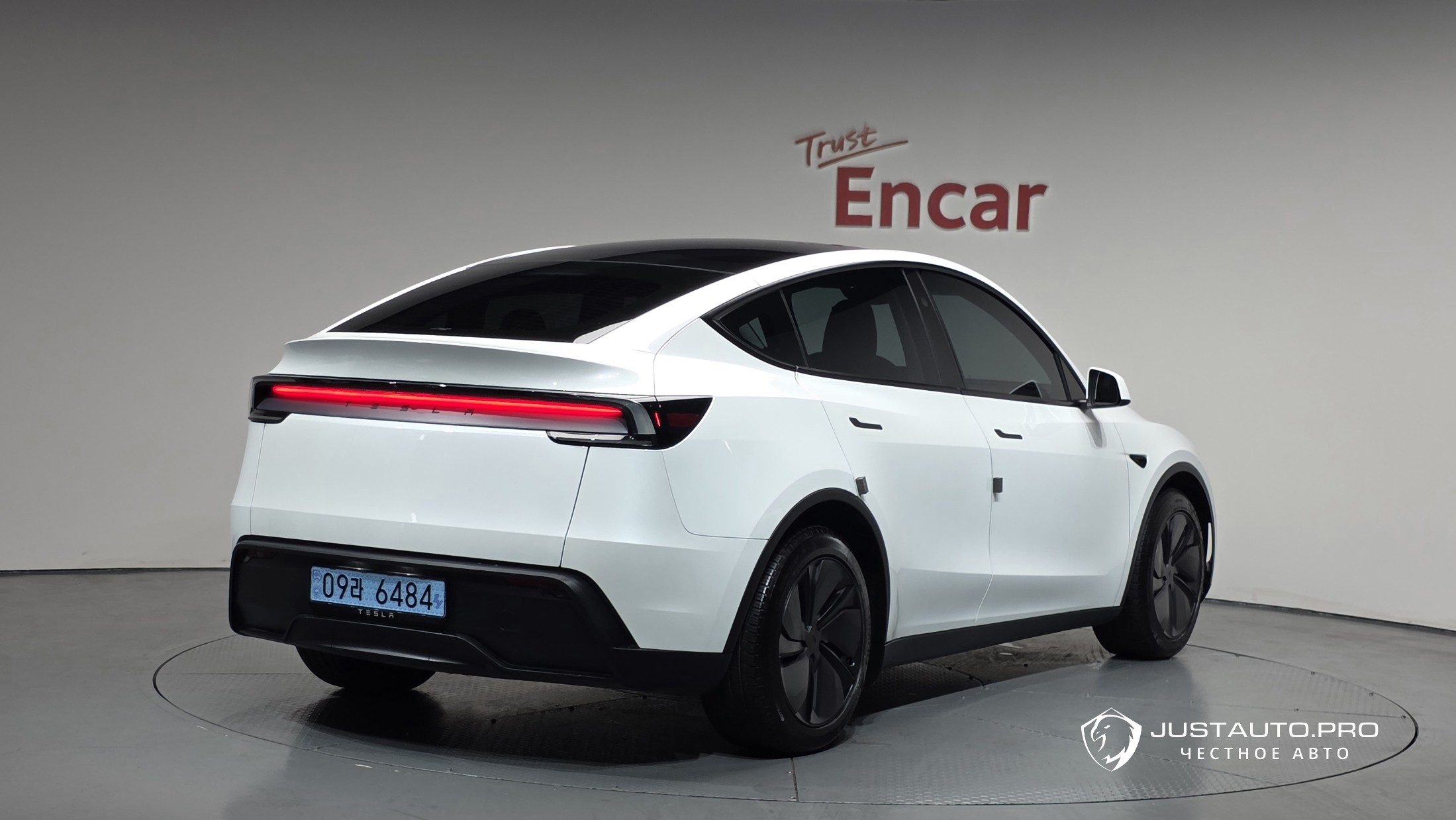 Автомобиль Tesla Model Y