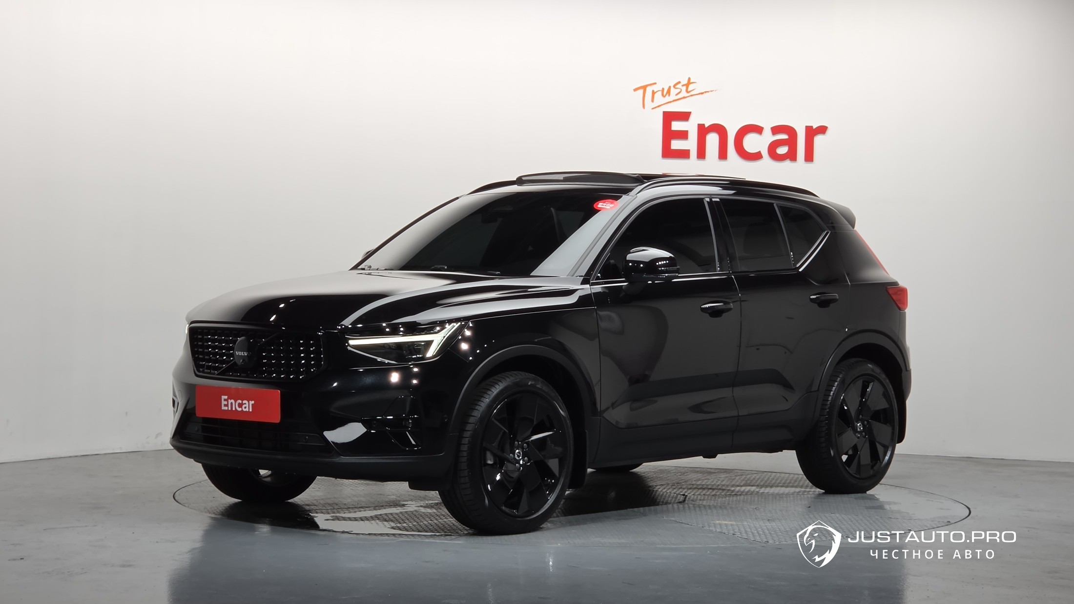 Автомобиль Volvo XC40