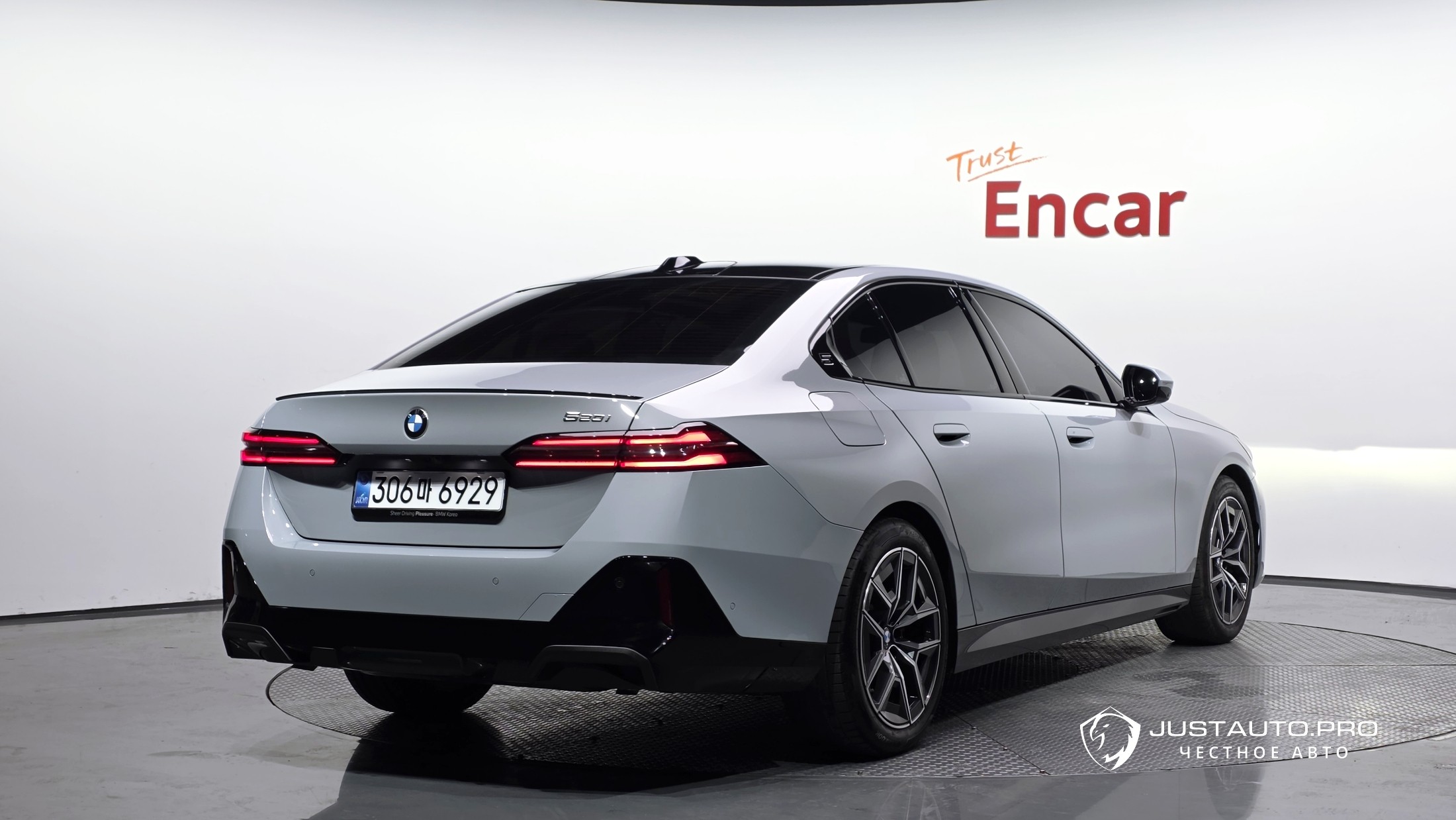 Автомобиль BMW 5-Series