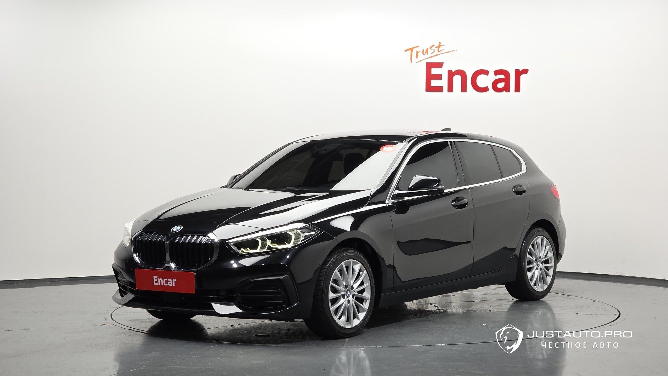 Автомобиль BMW 1-Series